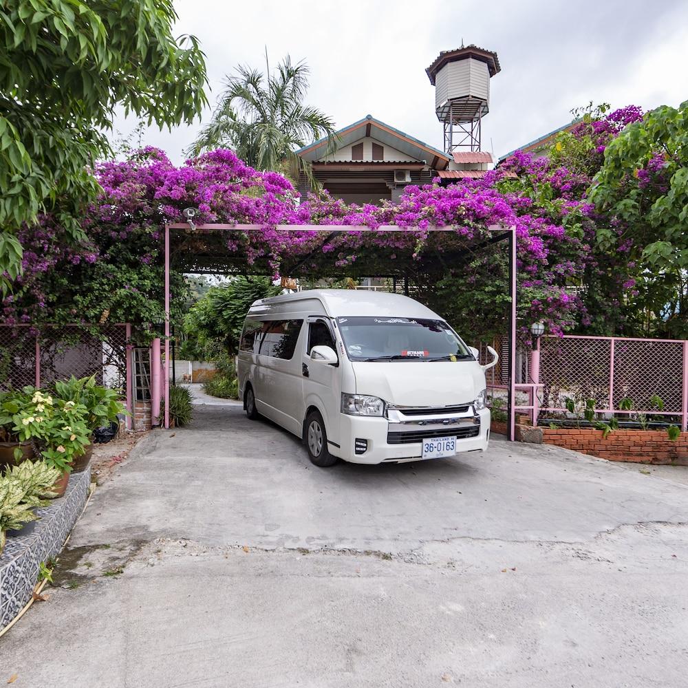 The Coconut Nanai Hotel