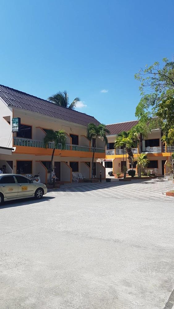 The Coconut Nanai Hotel