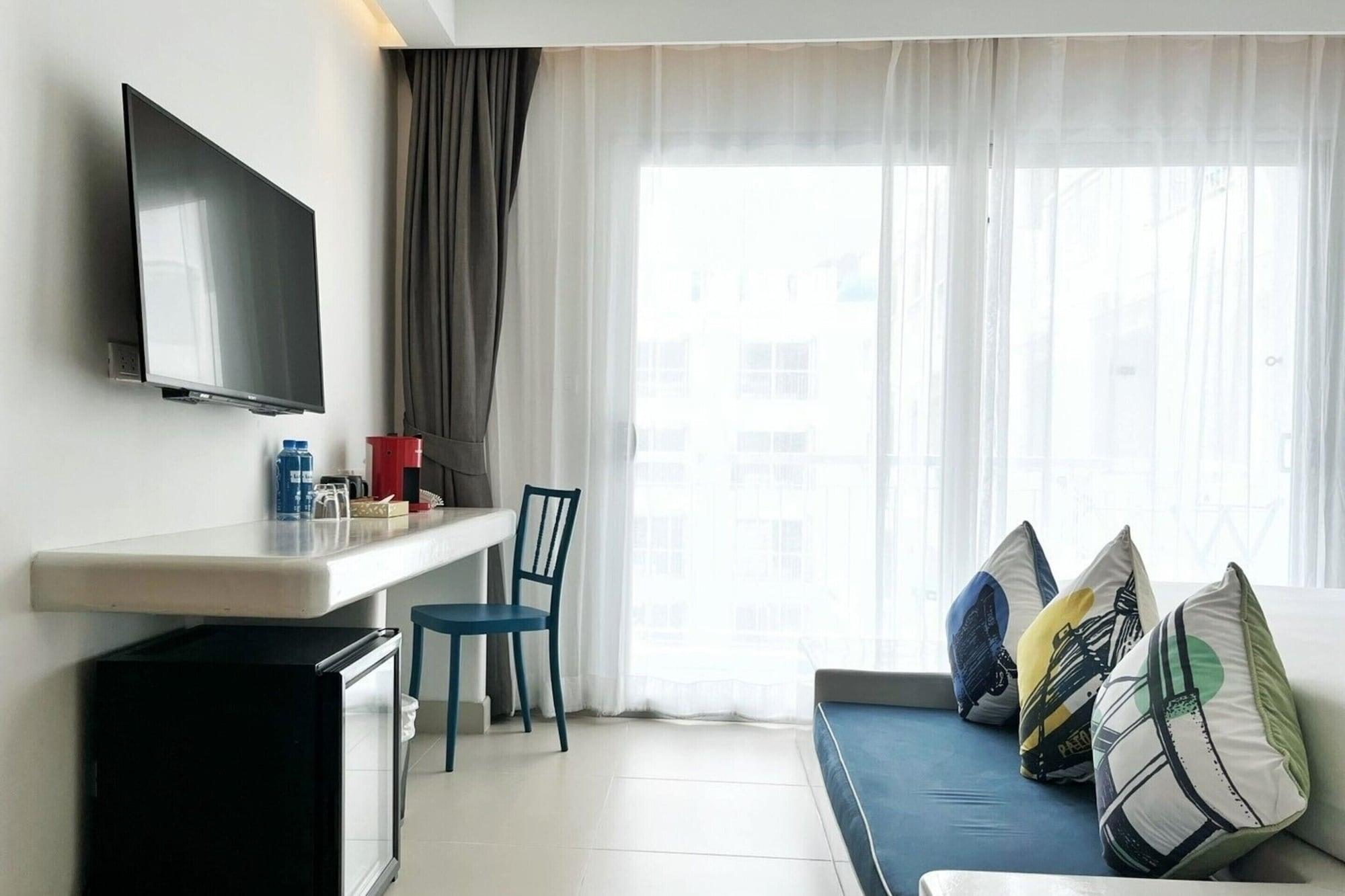 Lub D Phuket - Near & Vibrant Social Vibe