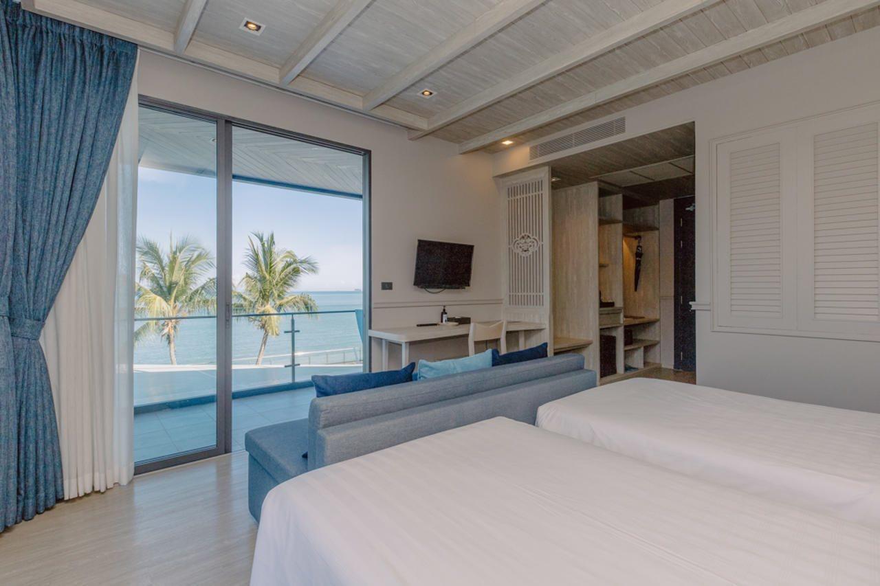 Hotel Tide Phuket Beachfront Hotel Phuket