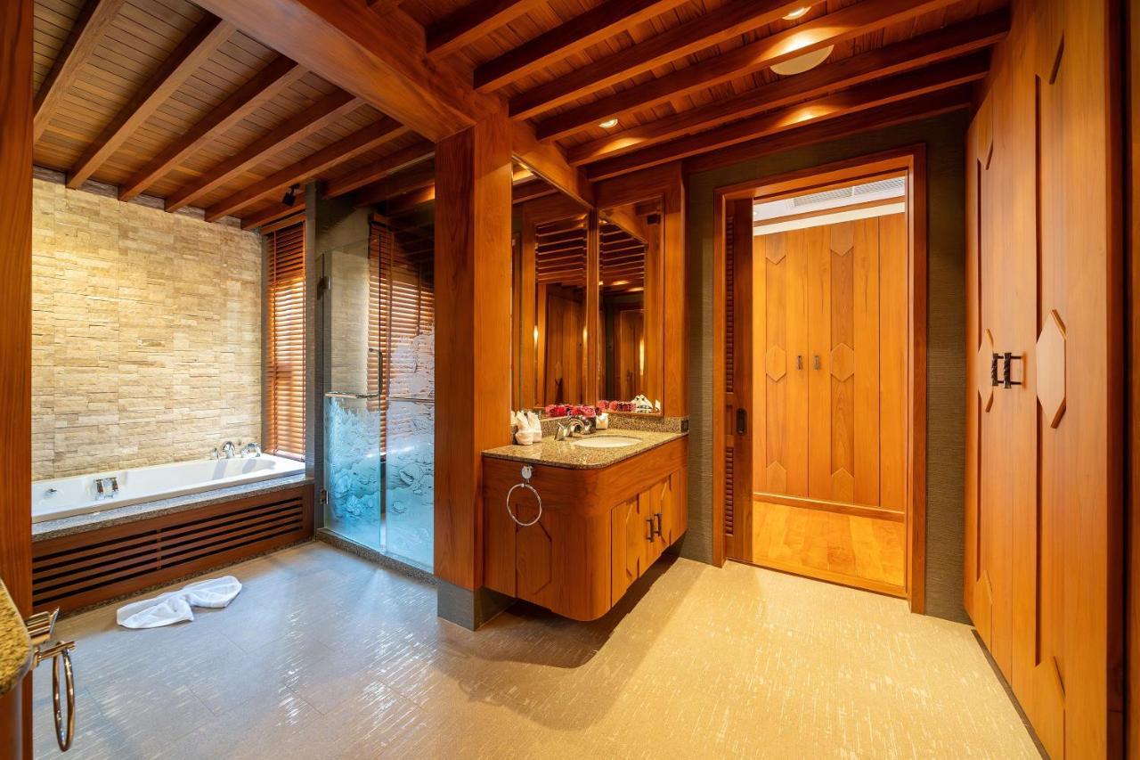 Villa Seaview 5br Pool Apsara, Free Breakfast And Full Service, 5 Min Walk To