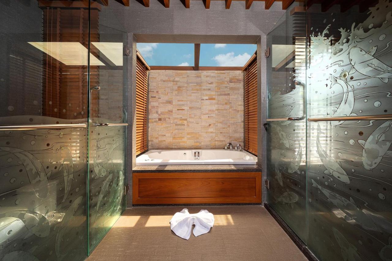 Villa Seaview 5br Pool Apsara, Free Breakfast And Full Service, 5 Min Walk To
