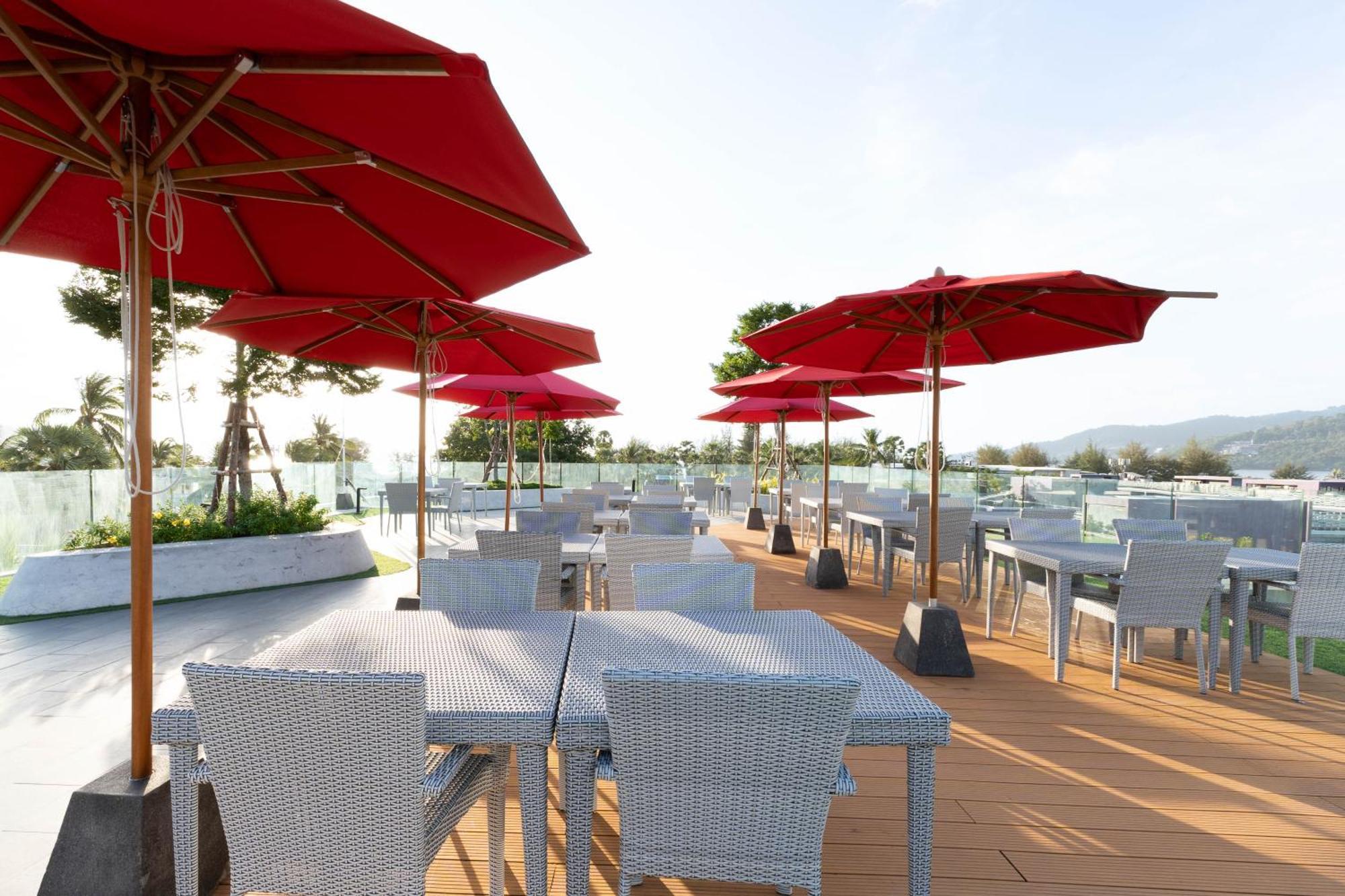 Andaman Embrace Patong, 5*