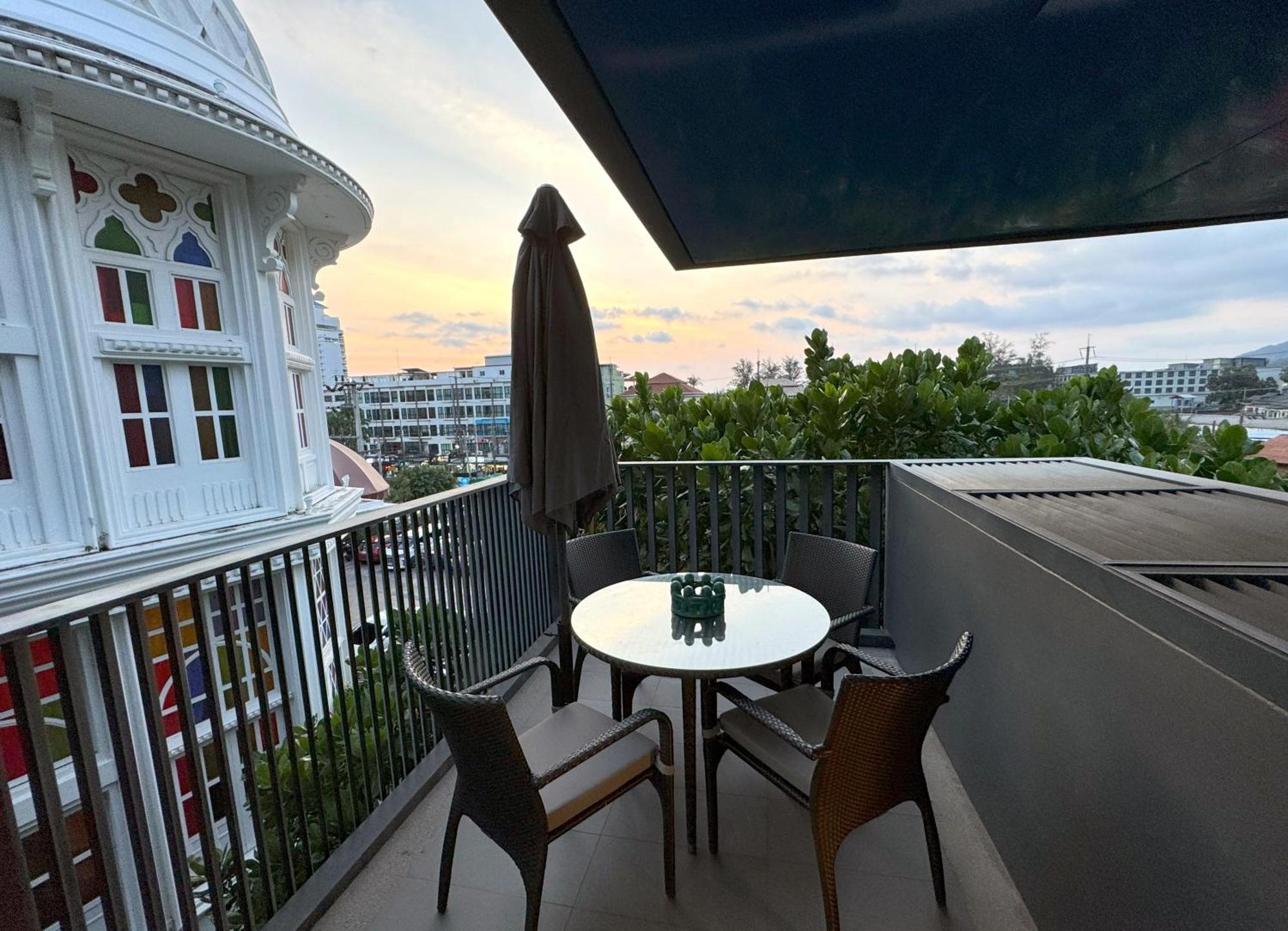 The Deck By Lofty Apartment *