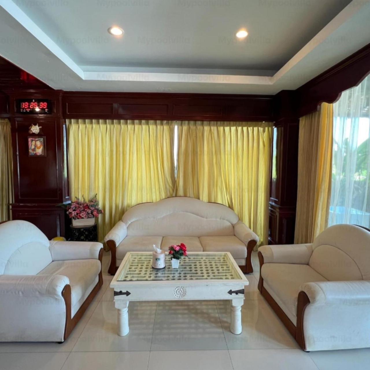 Cheeva Pool Homestay *