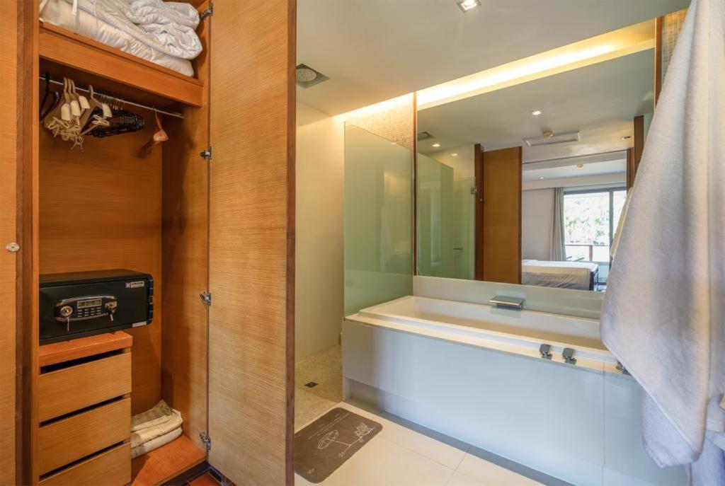 Pearl Of Naithon, Two Bedrooms Apartment