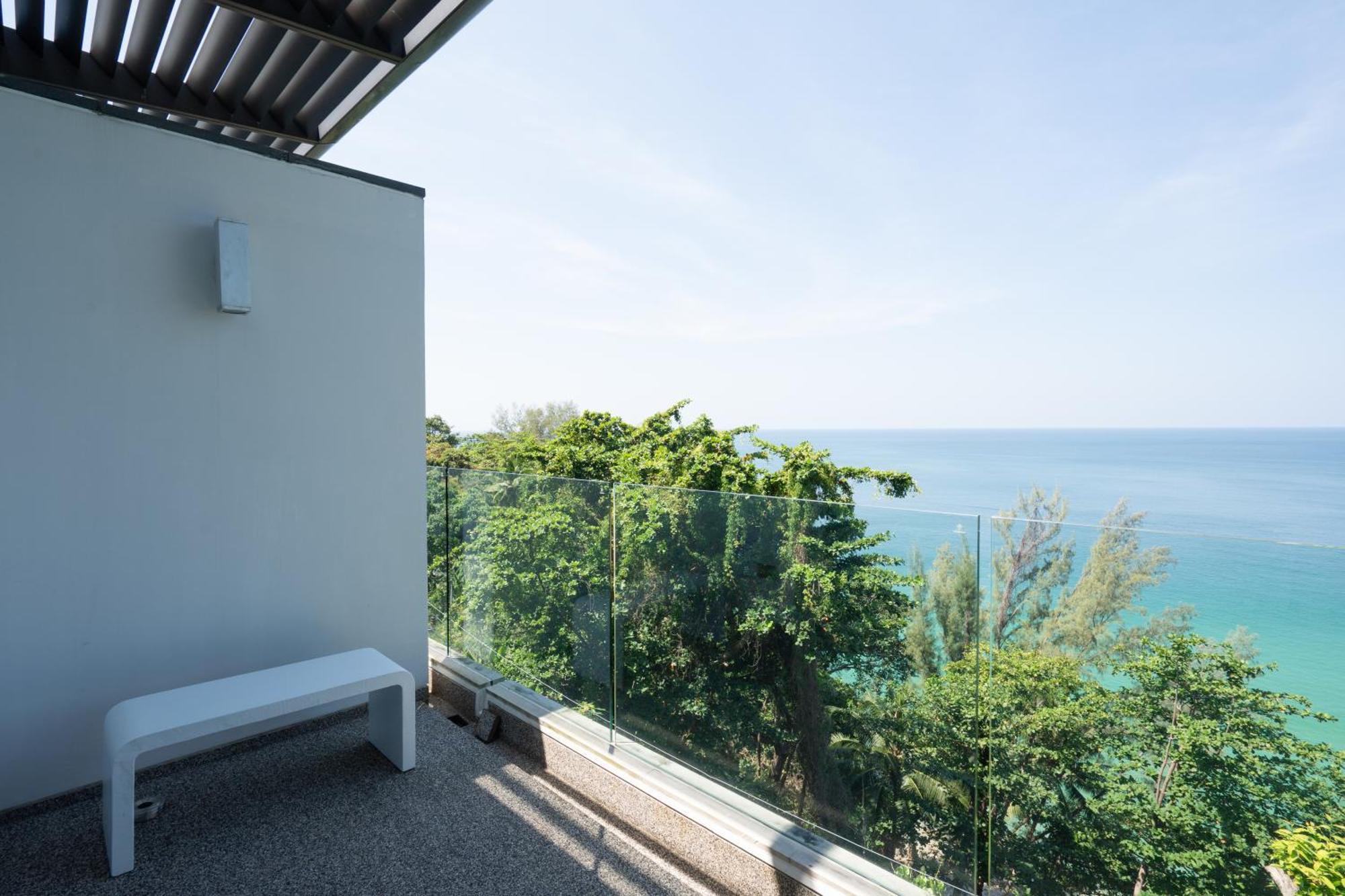 Lada Cliff Malaiwana Villa