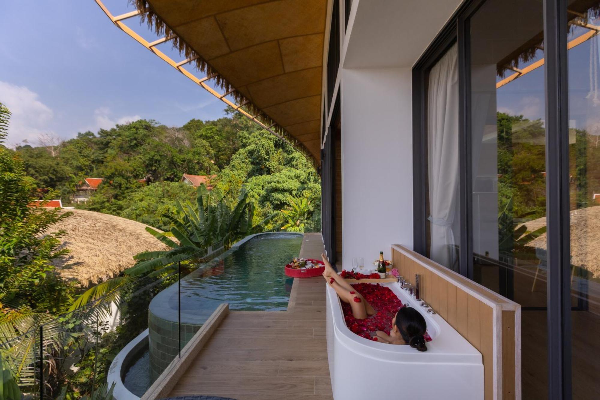 Three monkeys villas Patong
