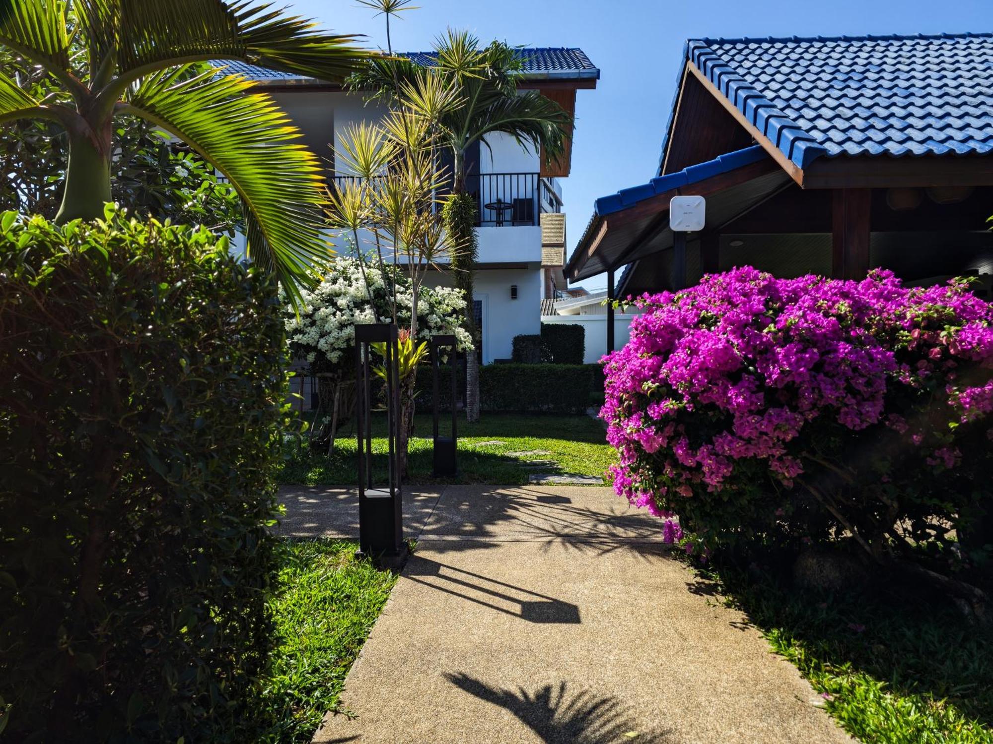 Phuket Airport - Sha Extra 3* Nai Yang