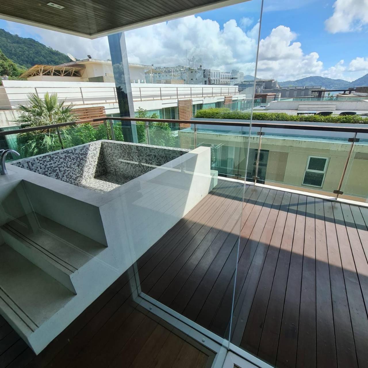 The Privilege 4* Patong