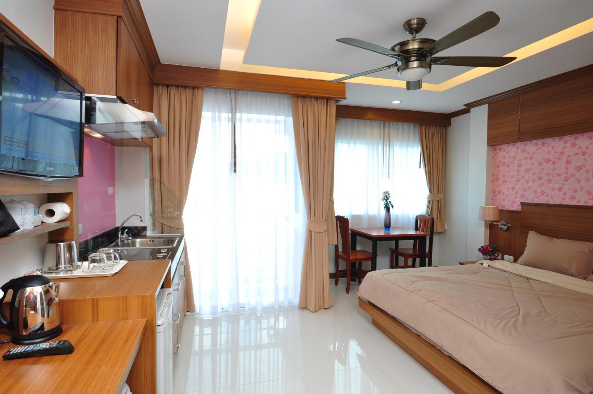 Harbor & Service Hotel 3*