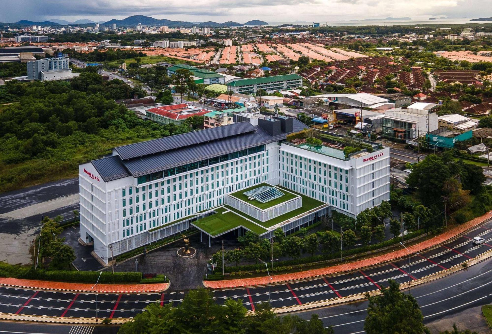 Ramada Plaza By Wyndham Chao Fah