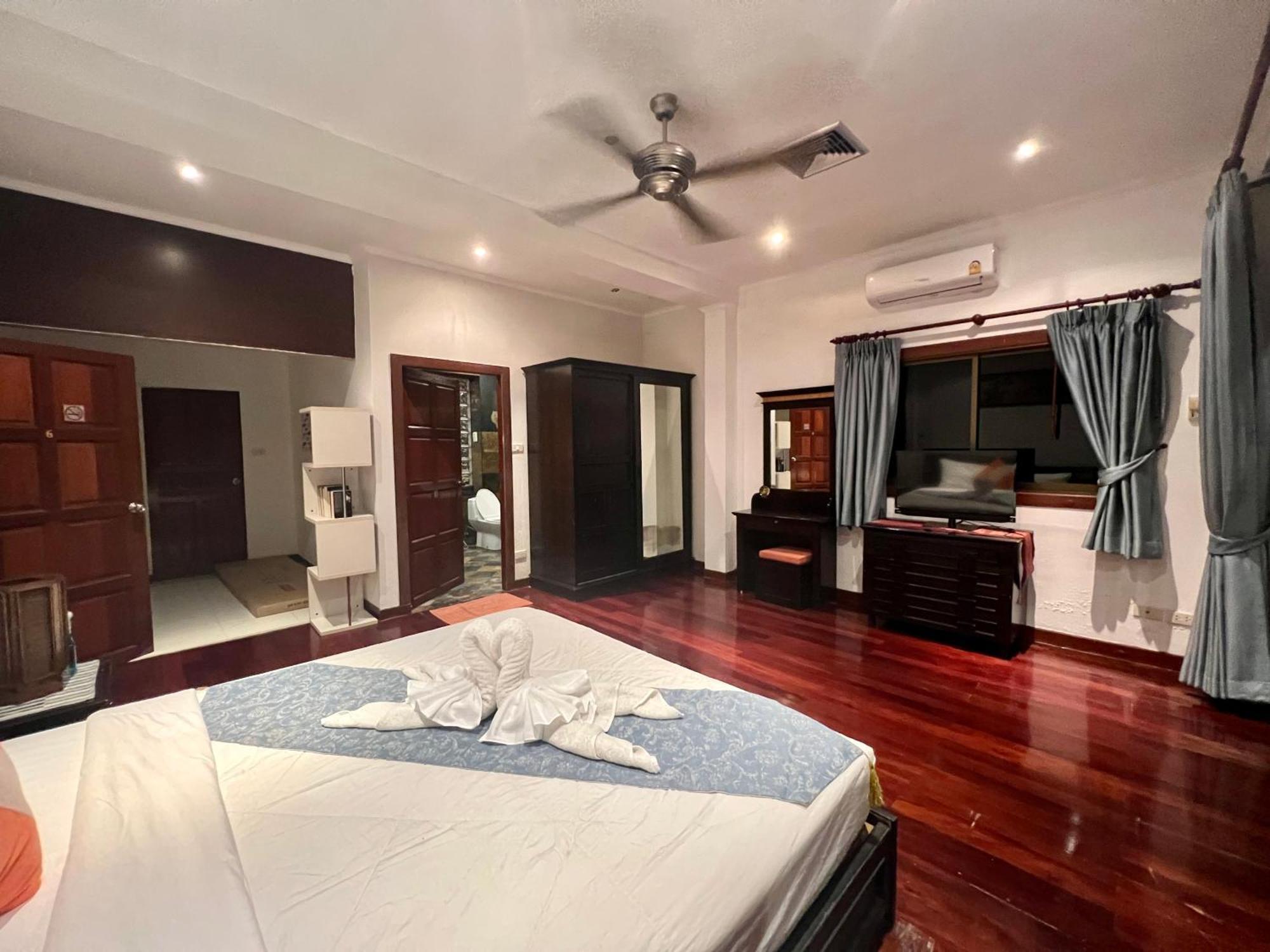 Hotel Talay Naiharn
