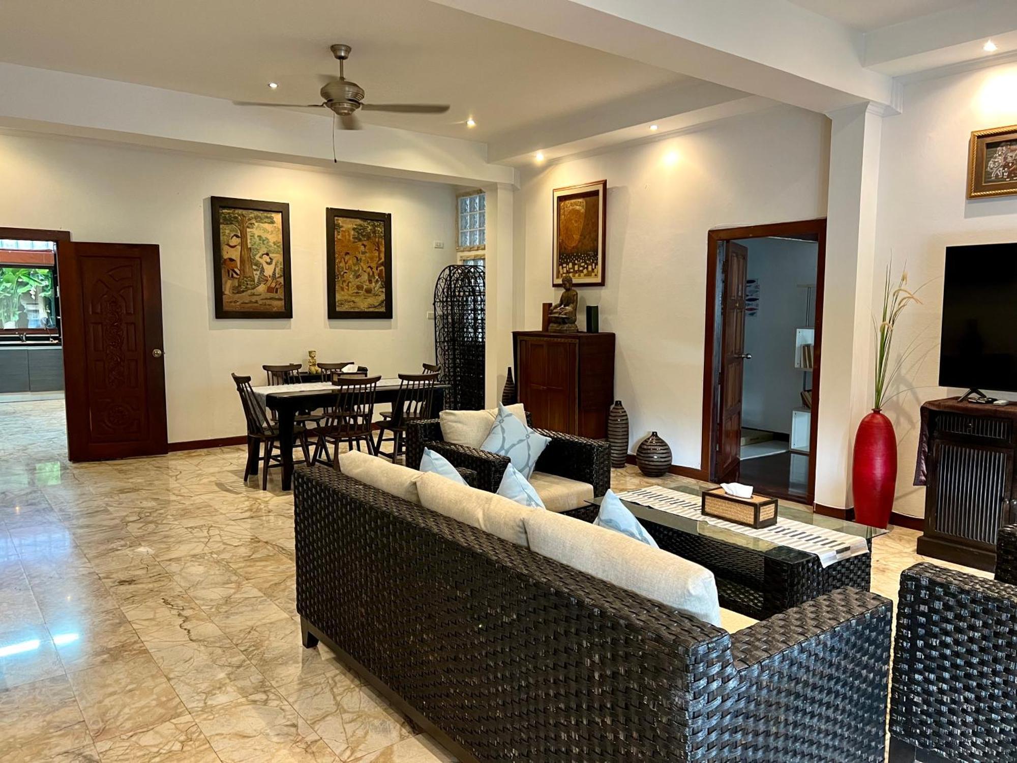 Talay Naiharn Hotel