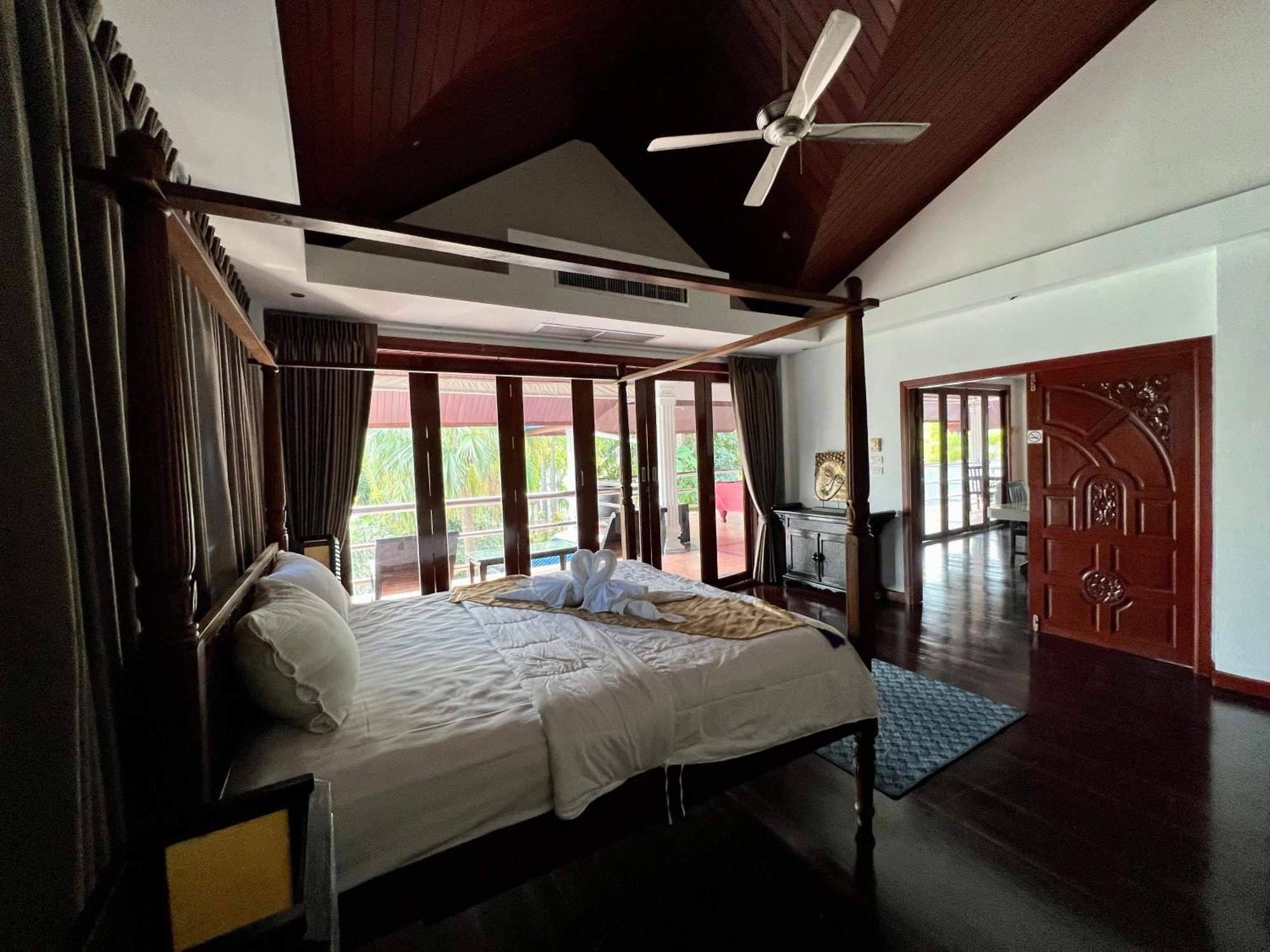 Talay Naiharn Hotel 4*