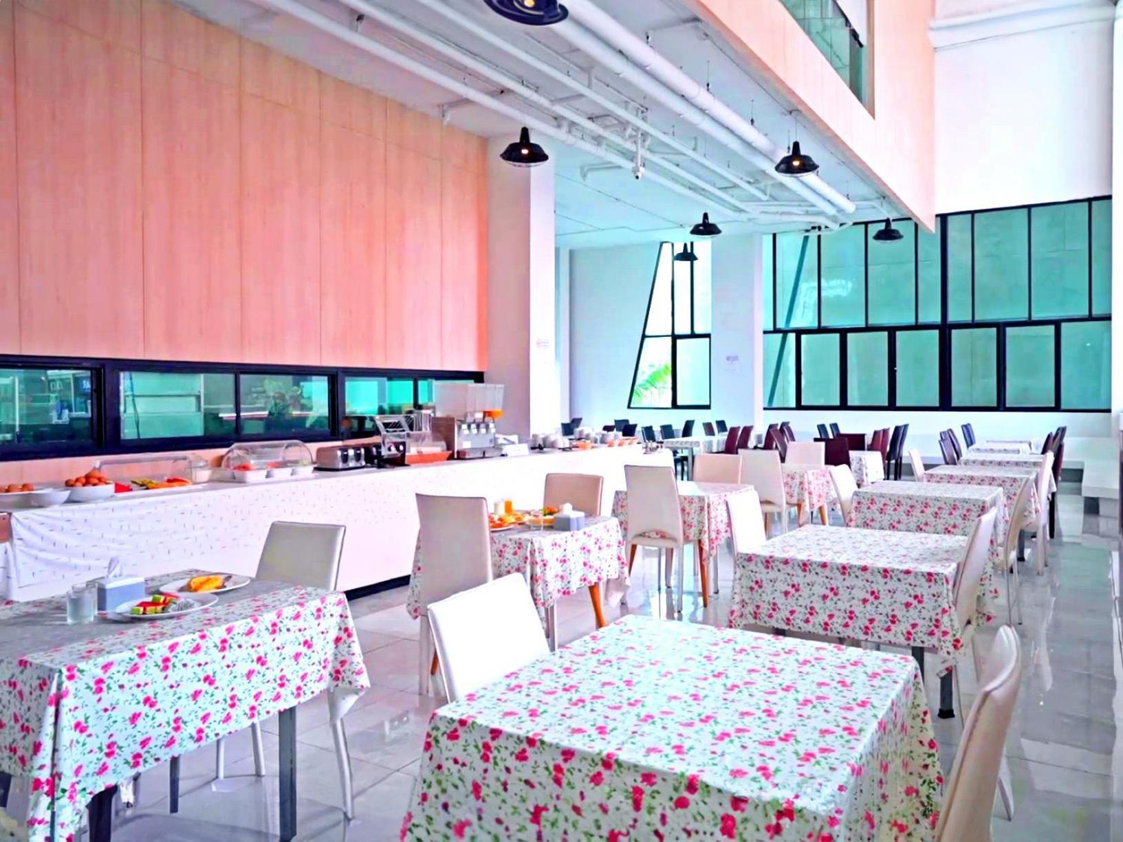 Phoenix Grand Hotel 4*