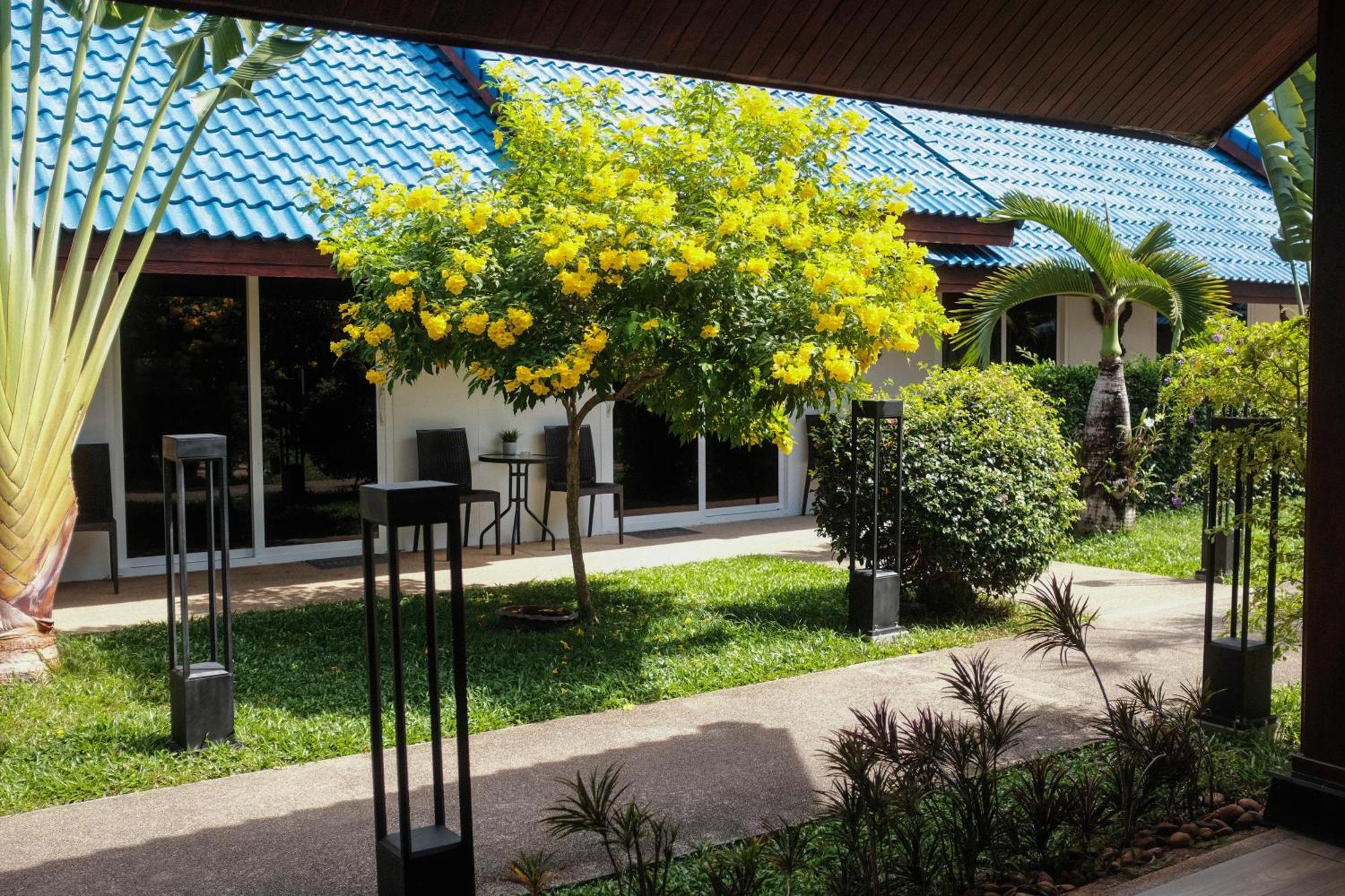 Resort Phuket Airport - Sha Extra