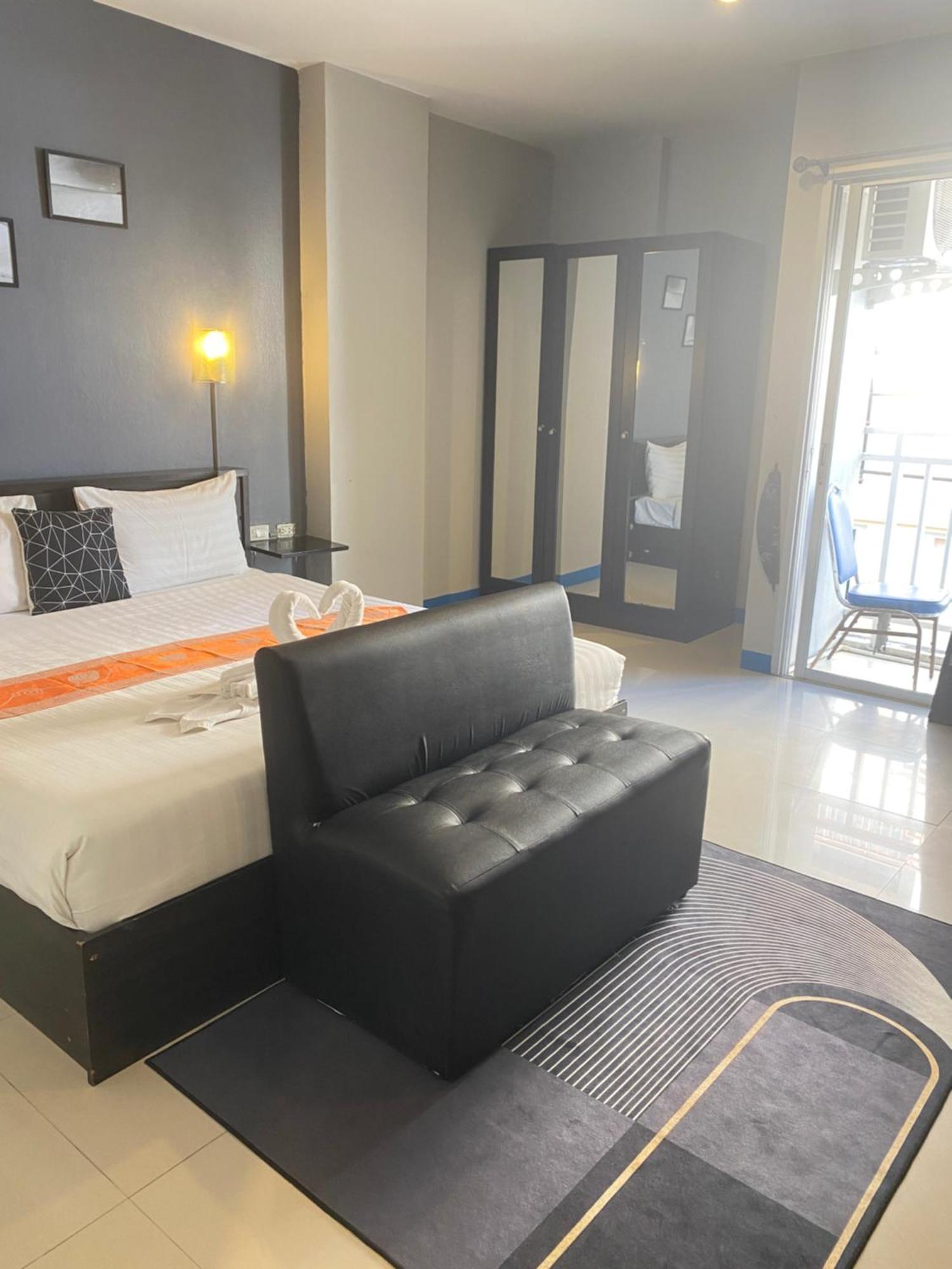 Holiday Home Patong Hotel 3*