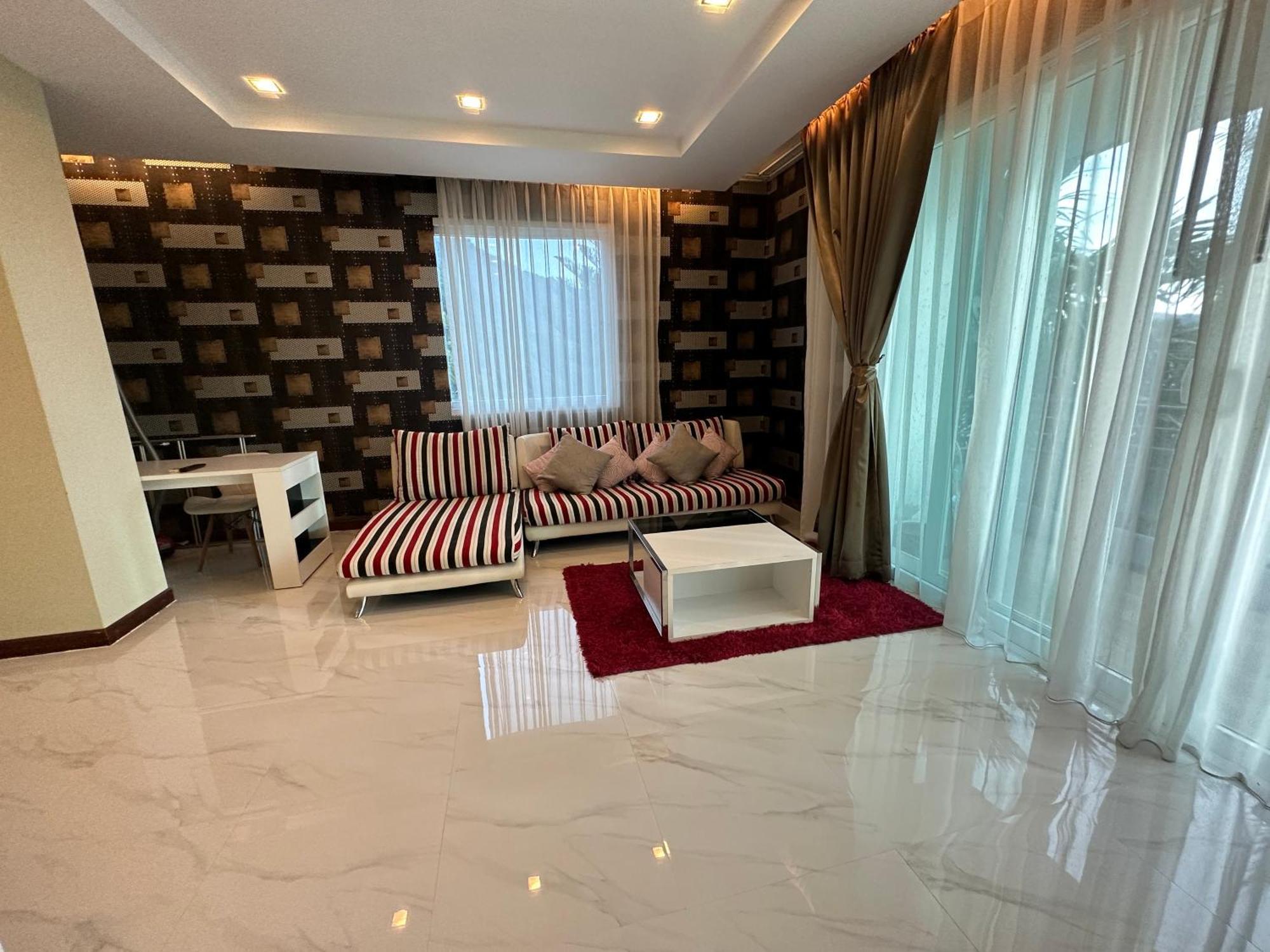 Phuket Apartment *