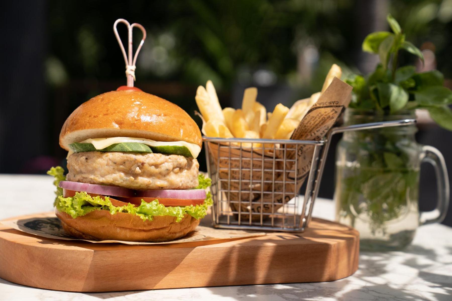 Novotel Phuket Avista And Hotel Kata Beach (Phuket)