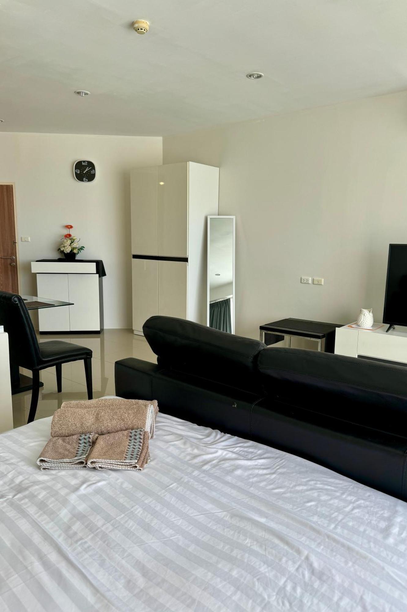 Apartment Sea View At Chic Condo, *