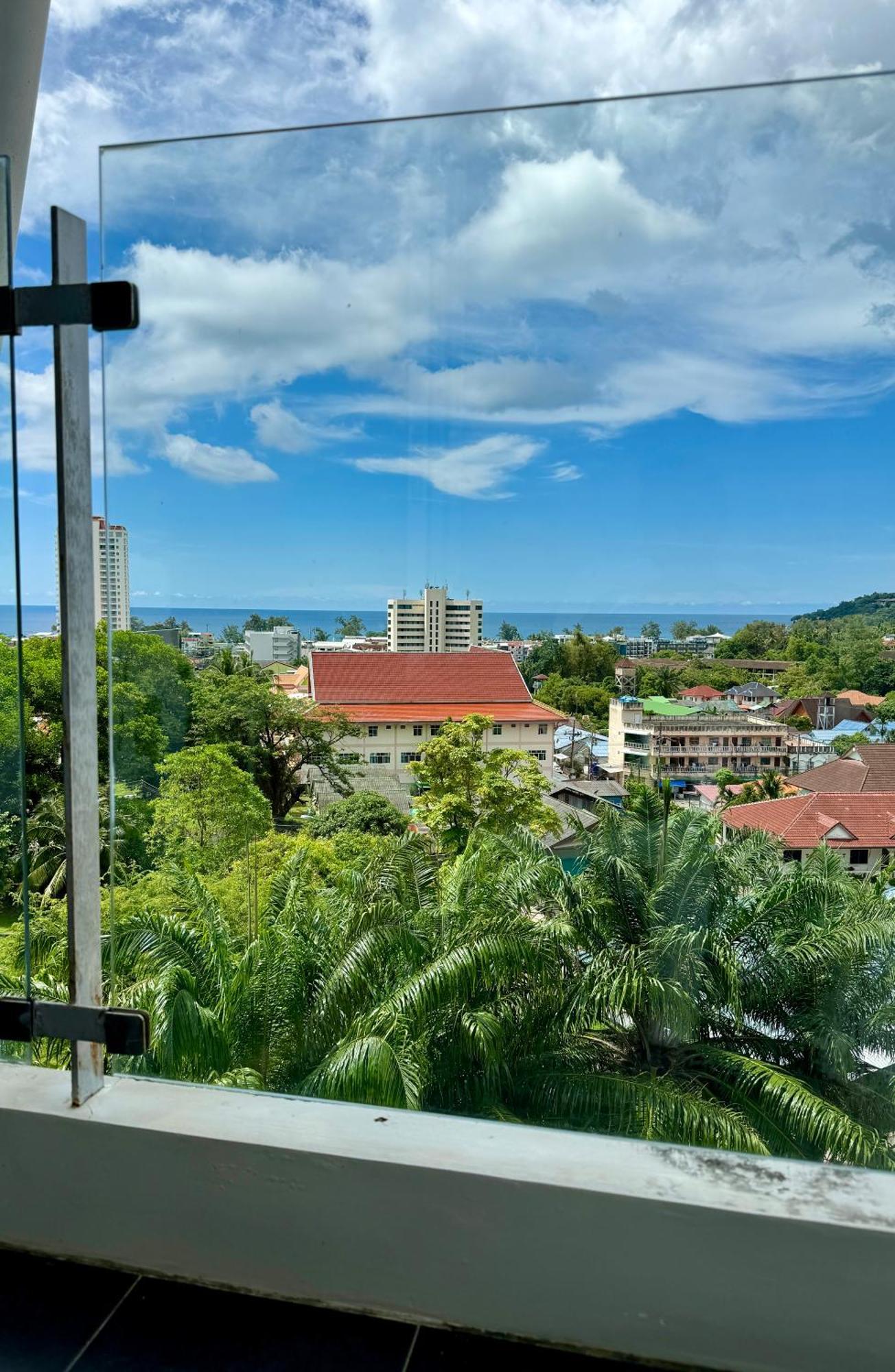 Apartment Sea View At Chic Condo,