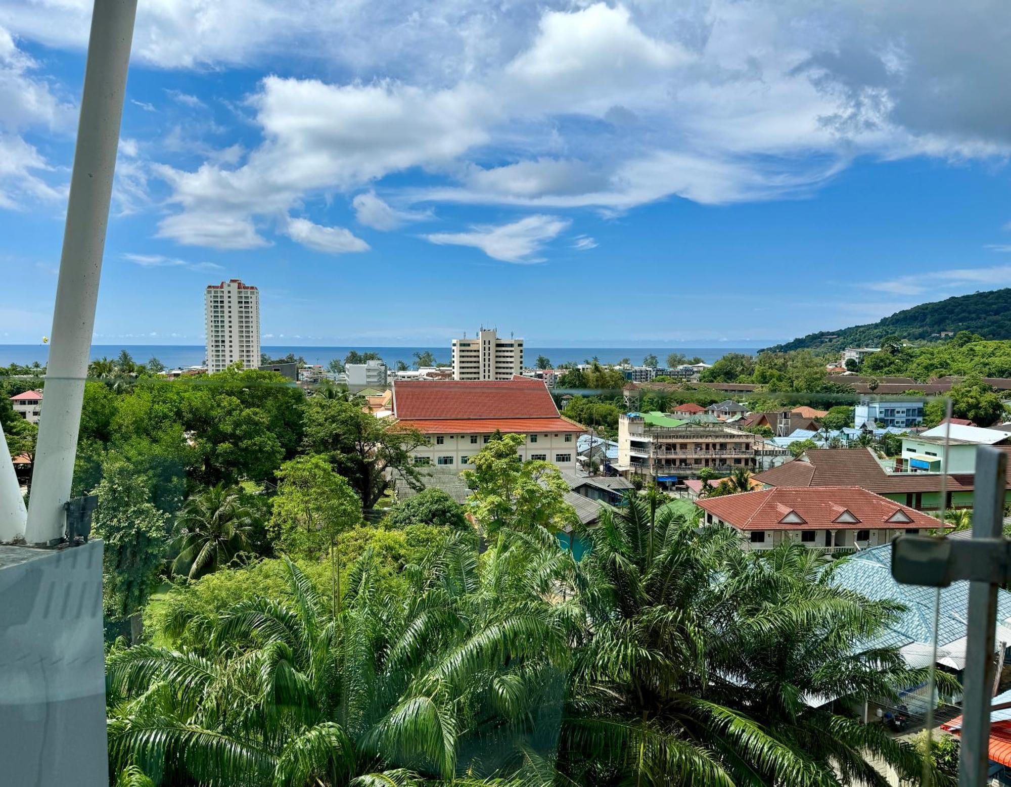 Apartment Sea View At Chic Condo, *
