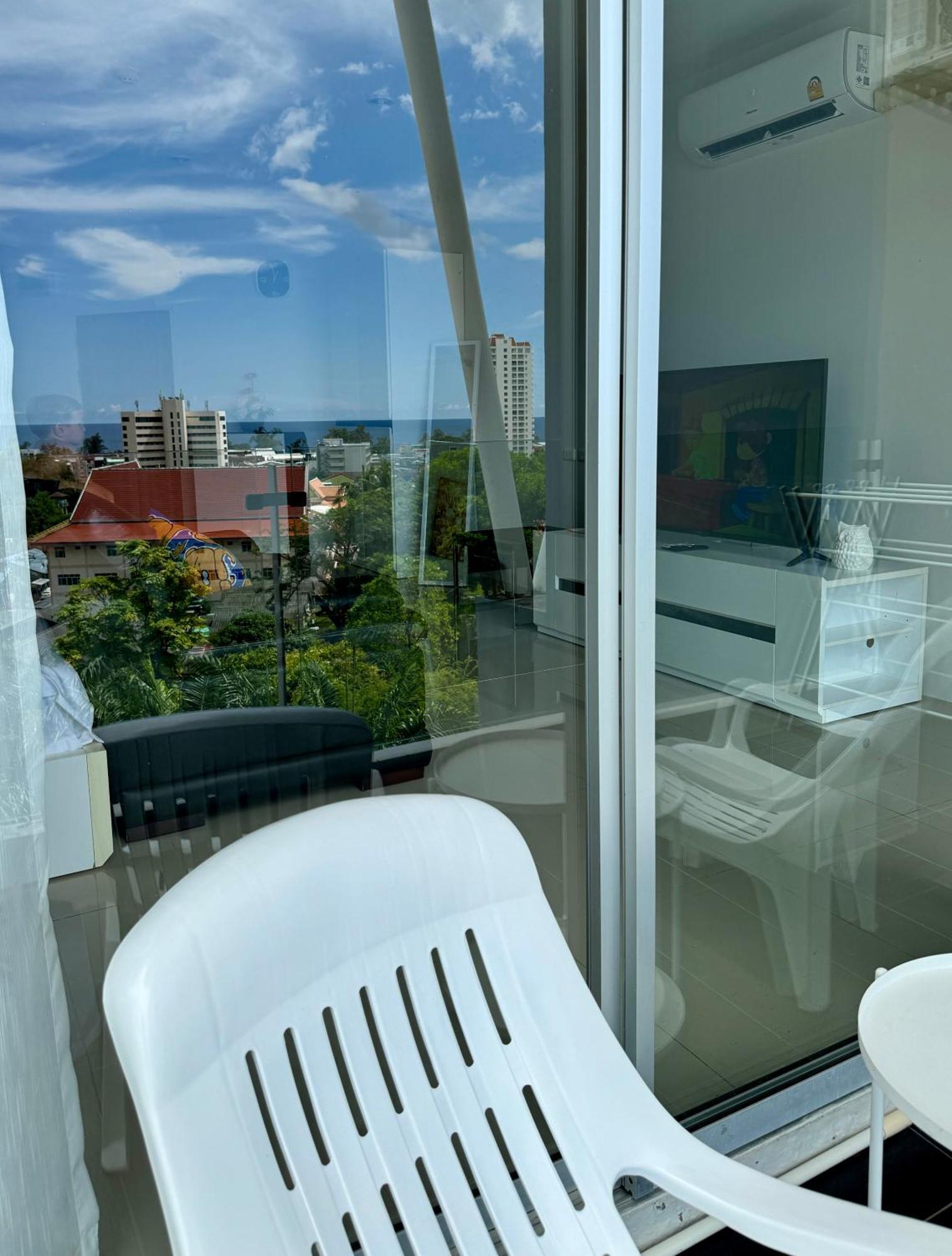 Apartment Sea View At Chic Condo, *