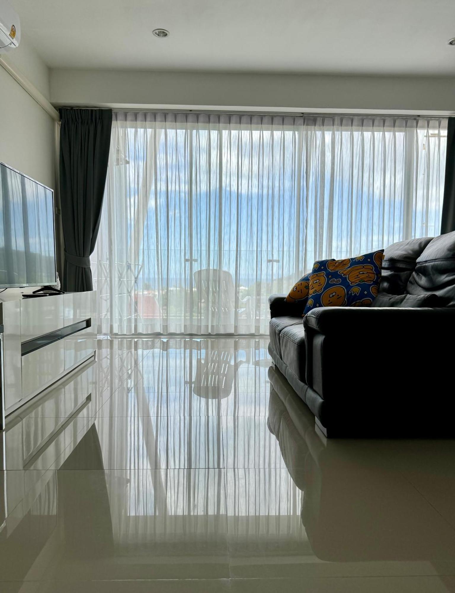 Apartment Sea View At Chic Condo,