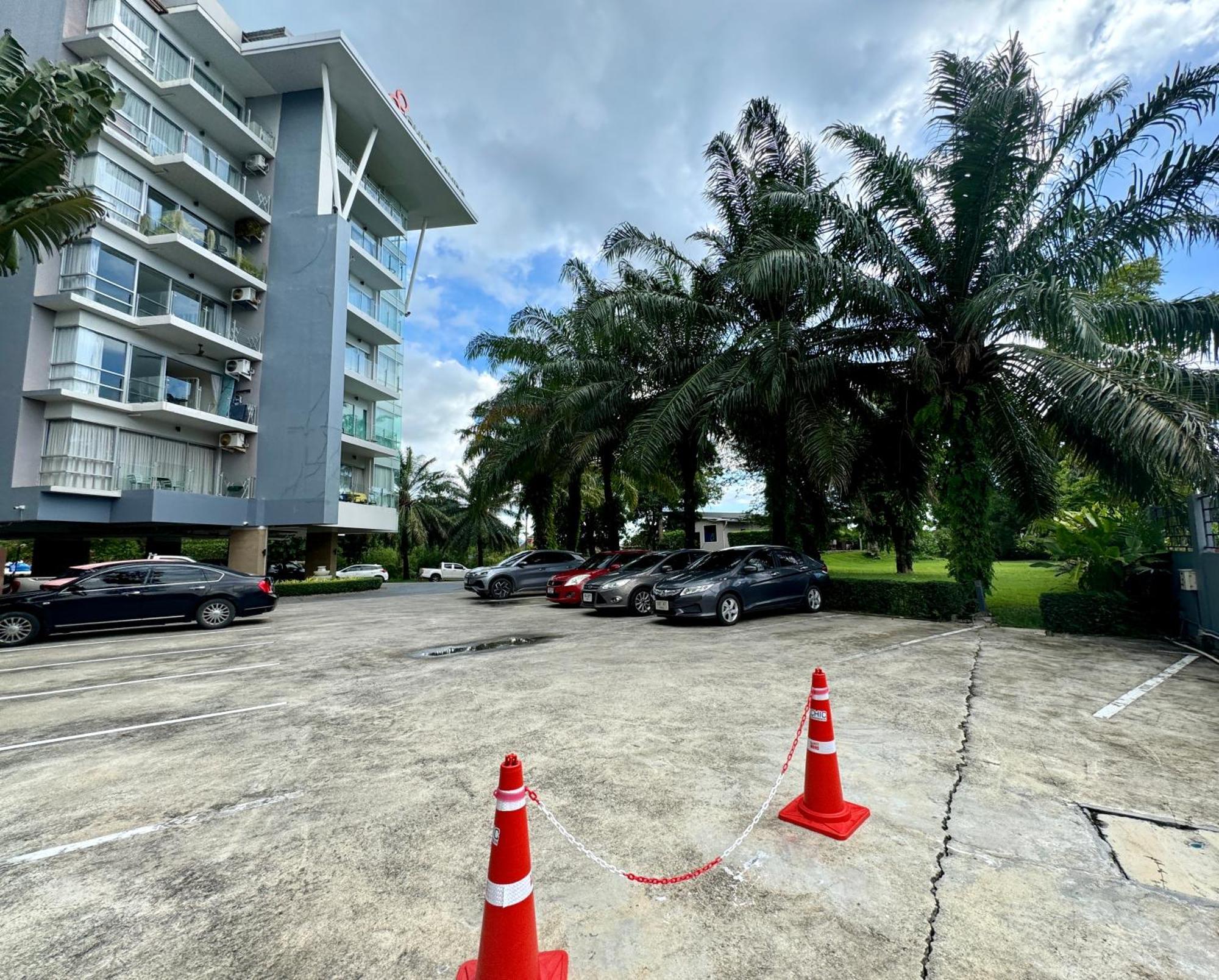 Sea View At Chic Condo,
