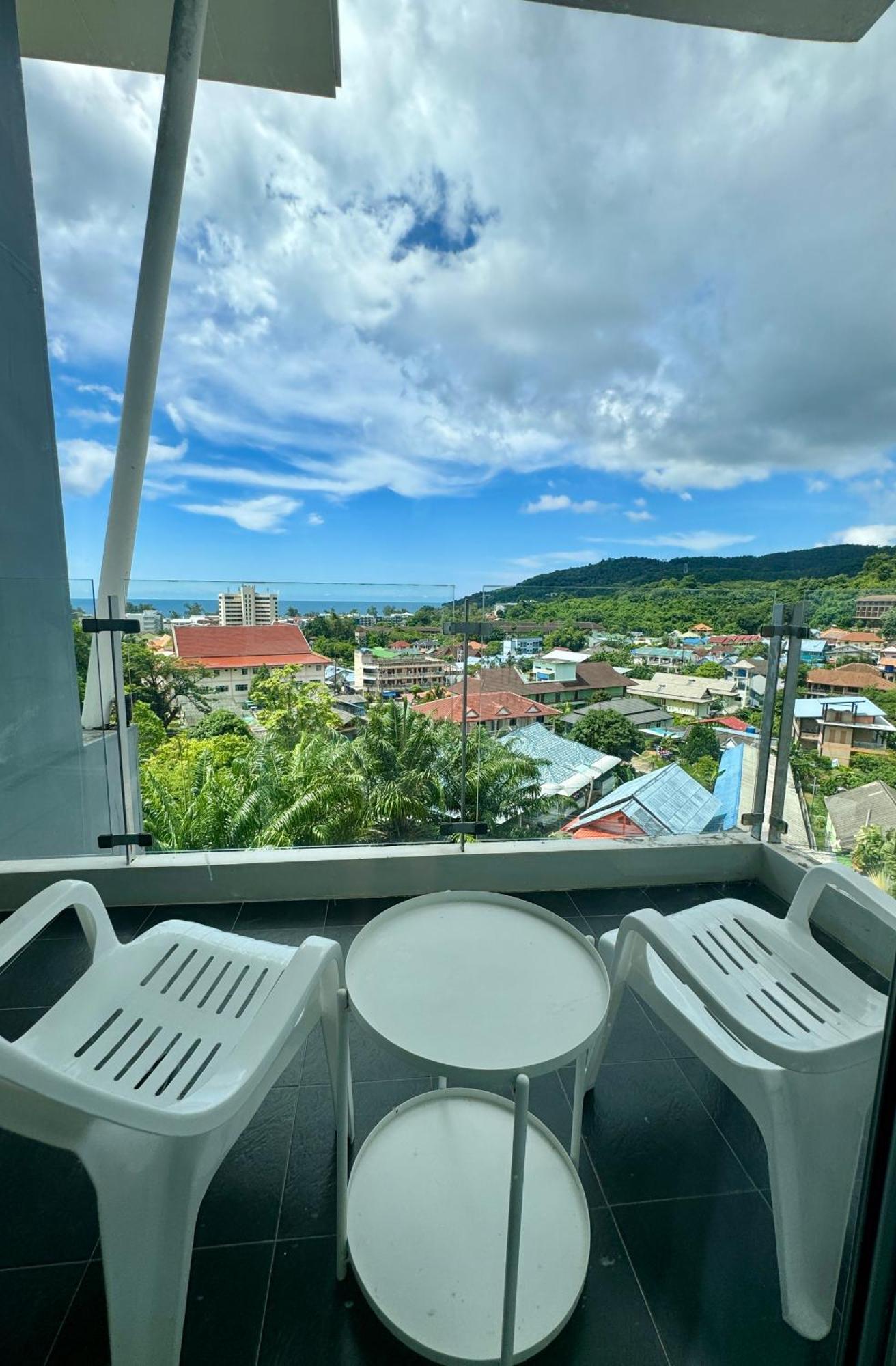Apartment Sea View At Chic Condo,