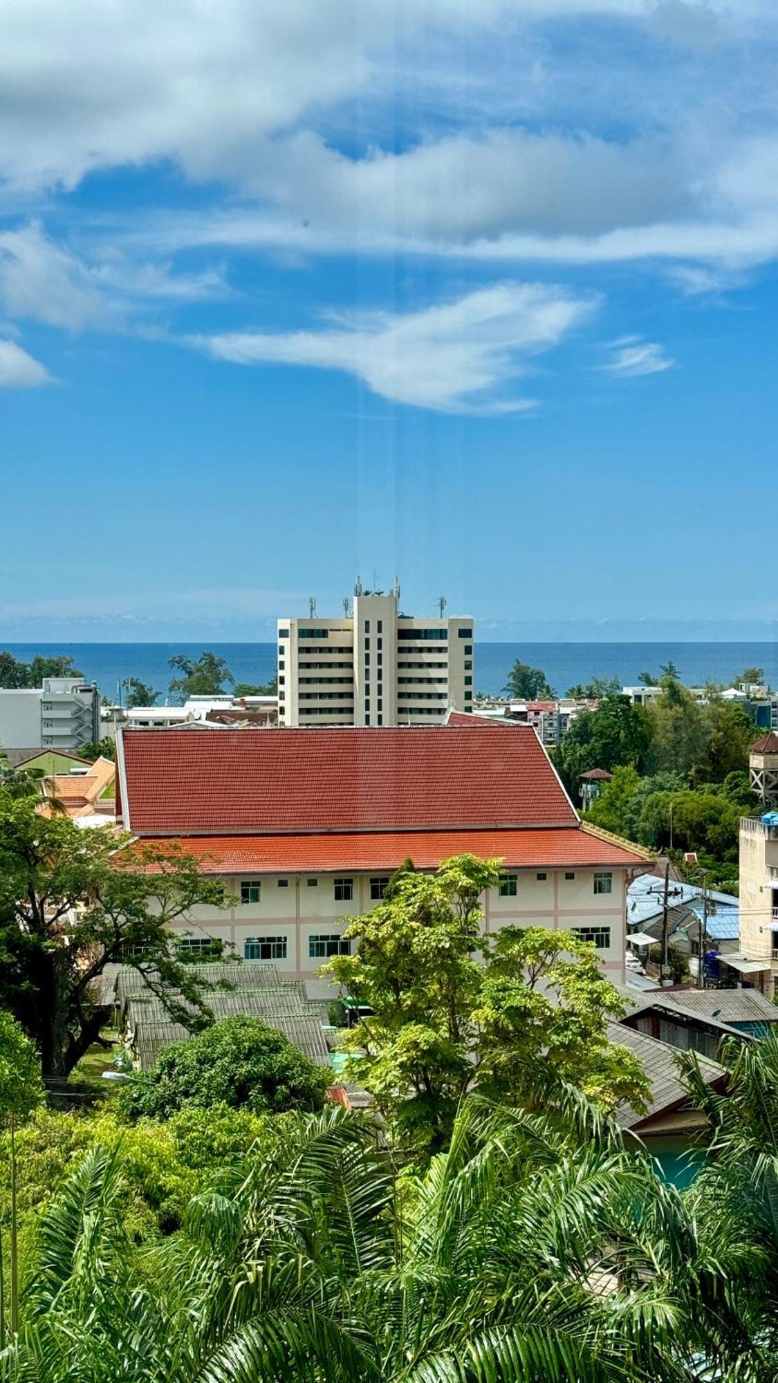 Sea View At Chic Condo,