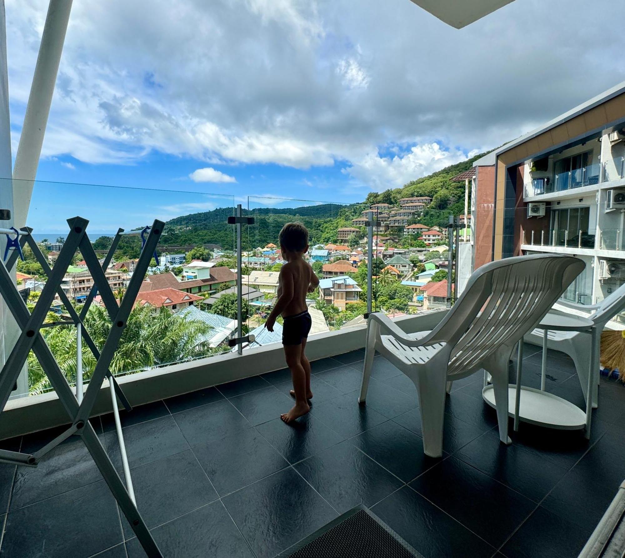 Apartment Sea View At Chic Condo, *