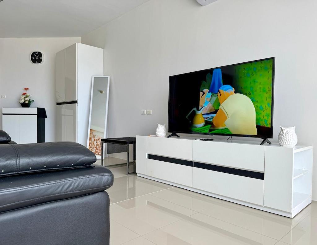 Apartment Sea View At Chic Condo,