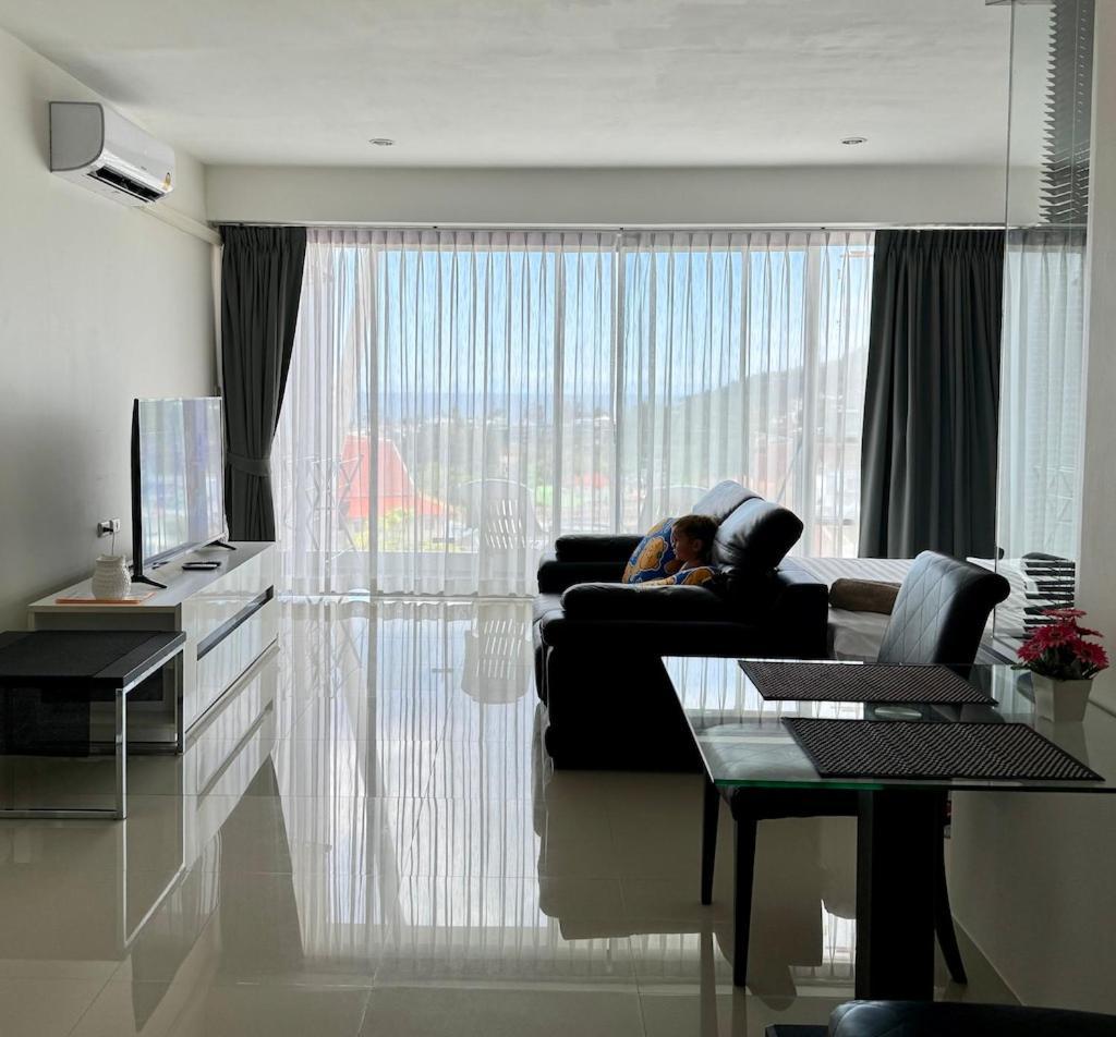 Apartment Sea View At Chic Condo, *