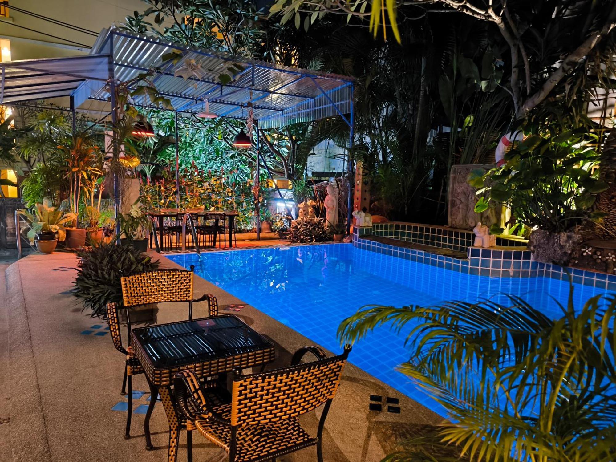 Hotel Seven Seas