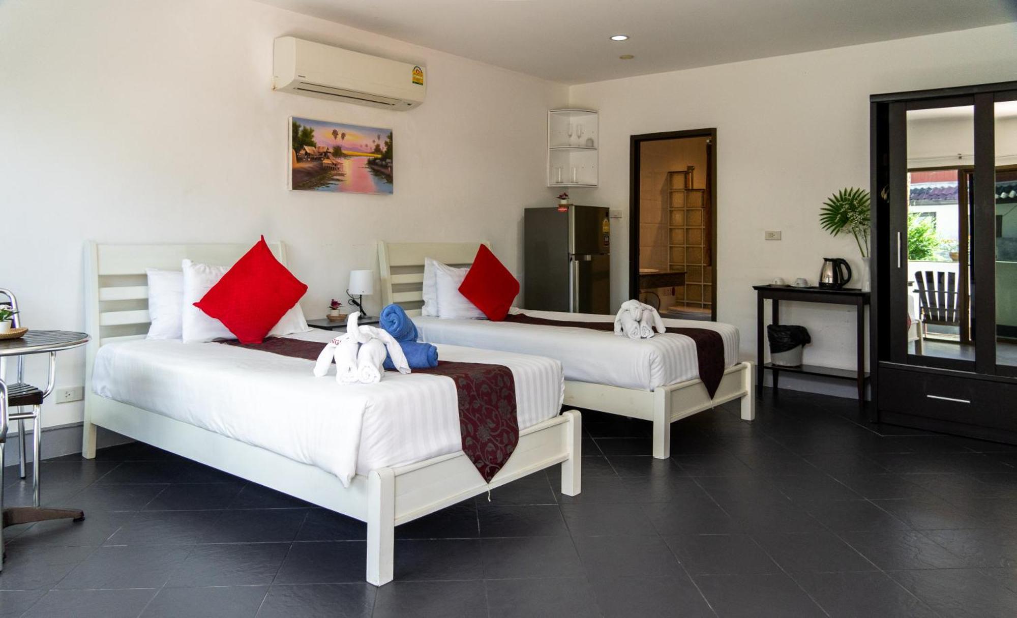 Hotel Deng's Kamala Beach