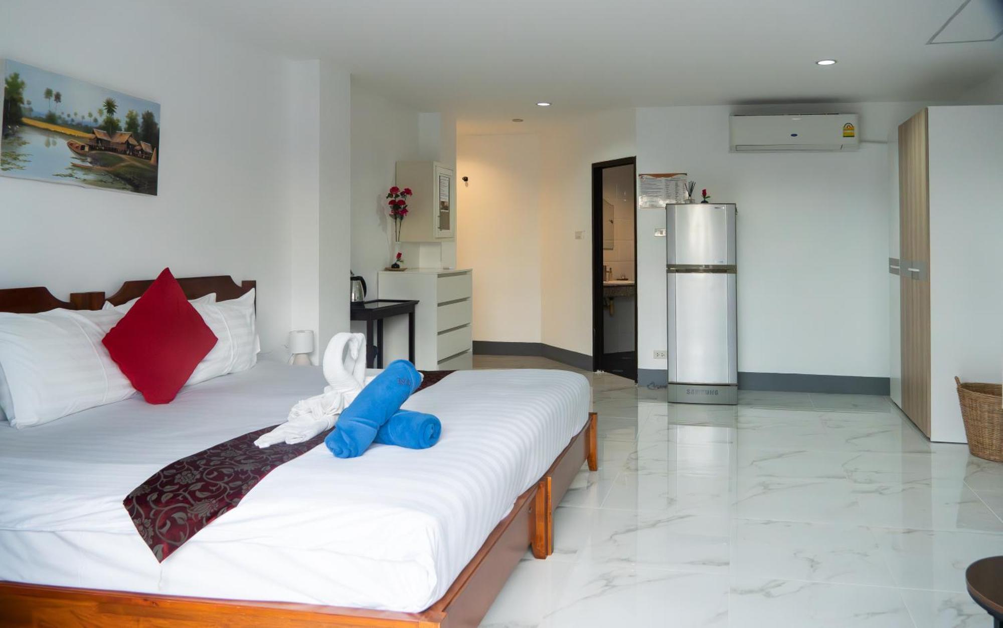 Deng's Hotel 3*