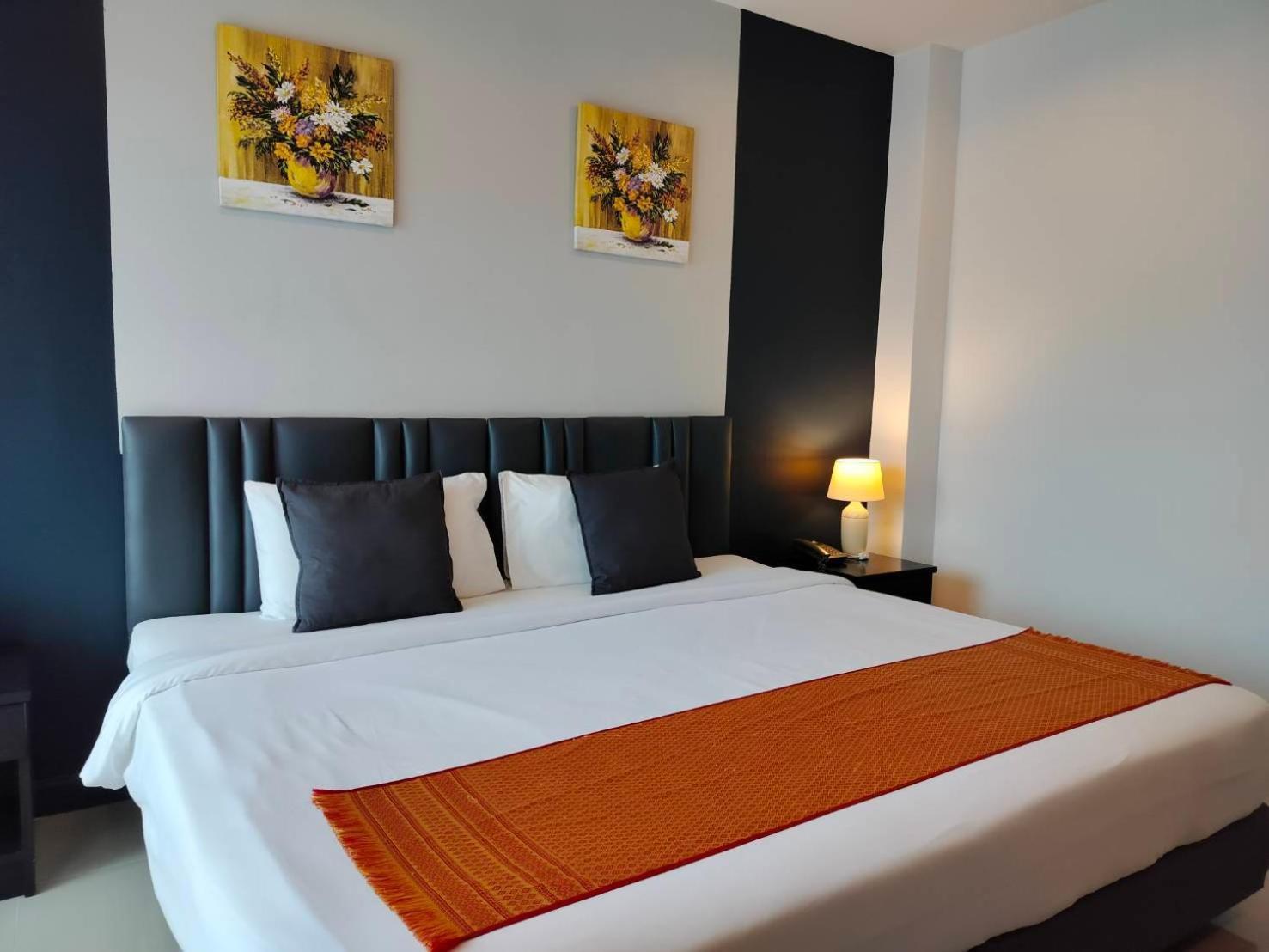 House Karon Hotel