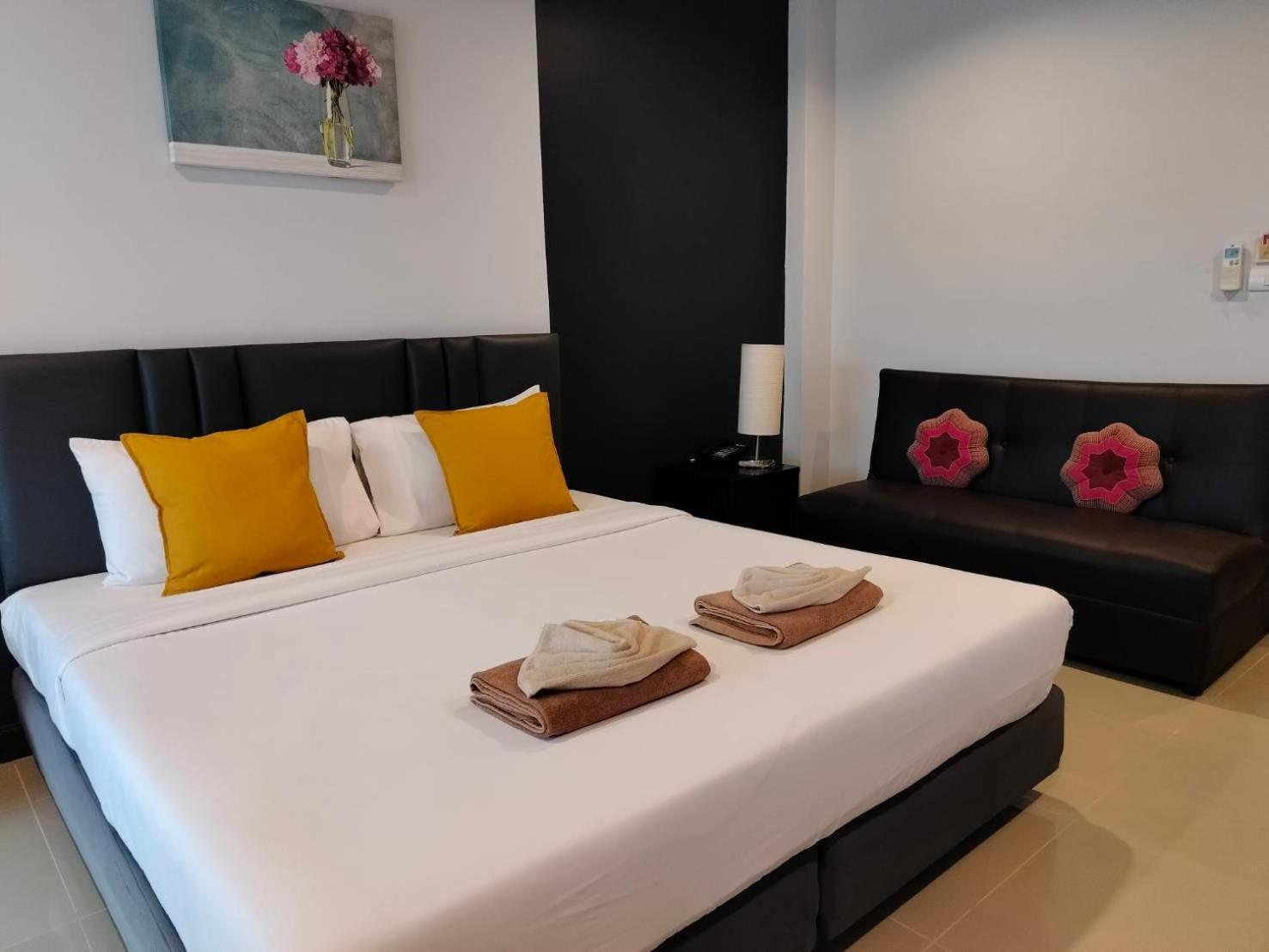 House Karon Hotel