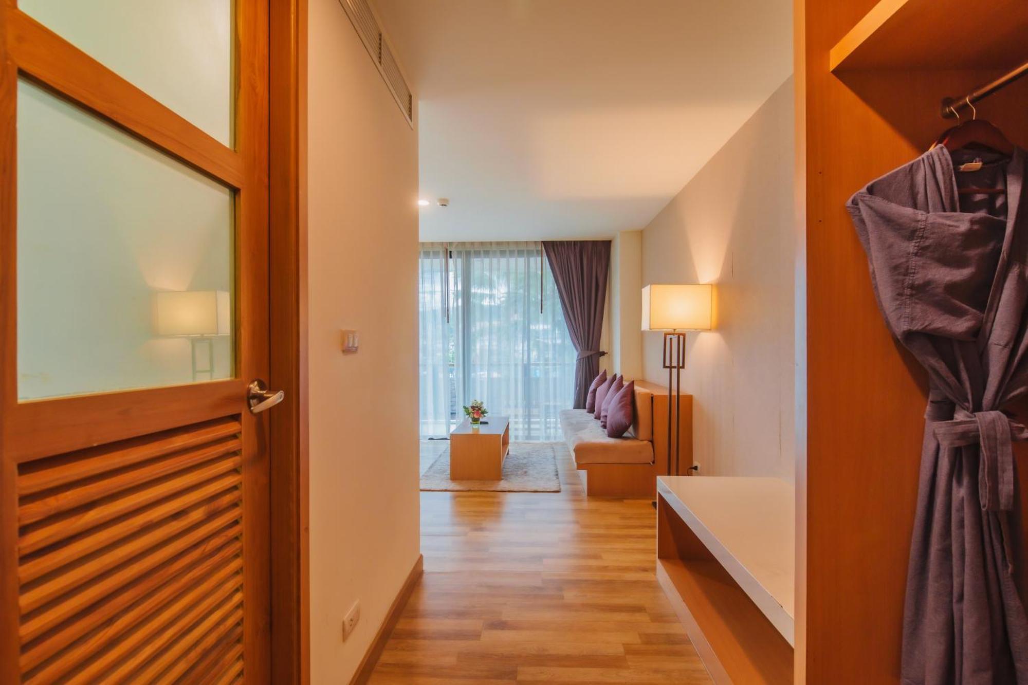 Hotel The Lunar Patong