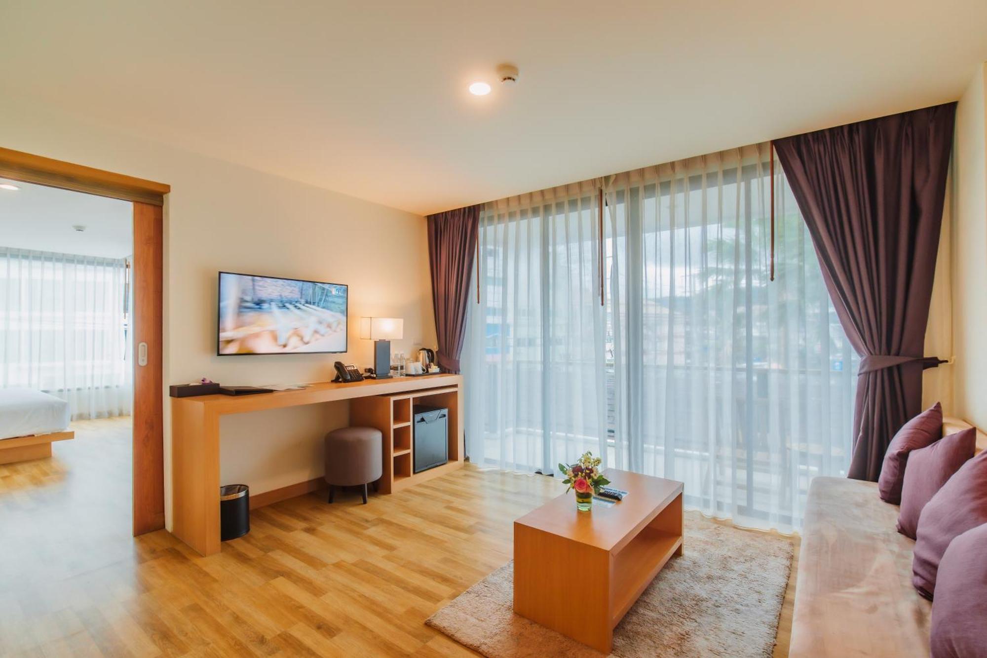 The Lunar 4* Patong