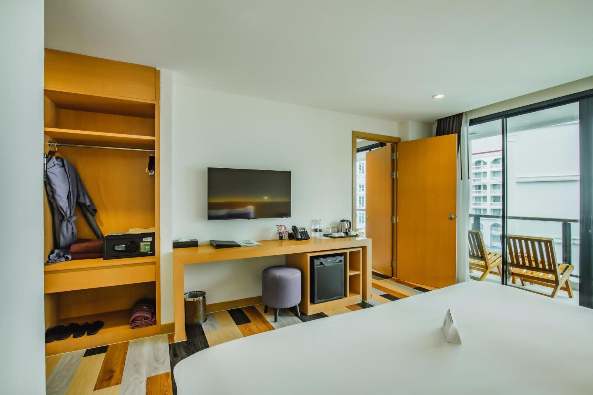 The Lunar Hotel Patong
