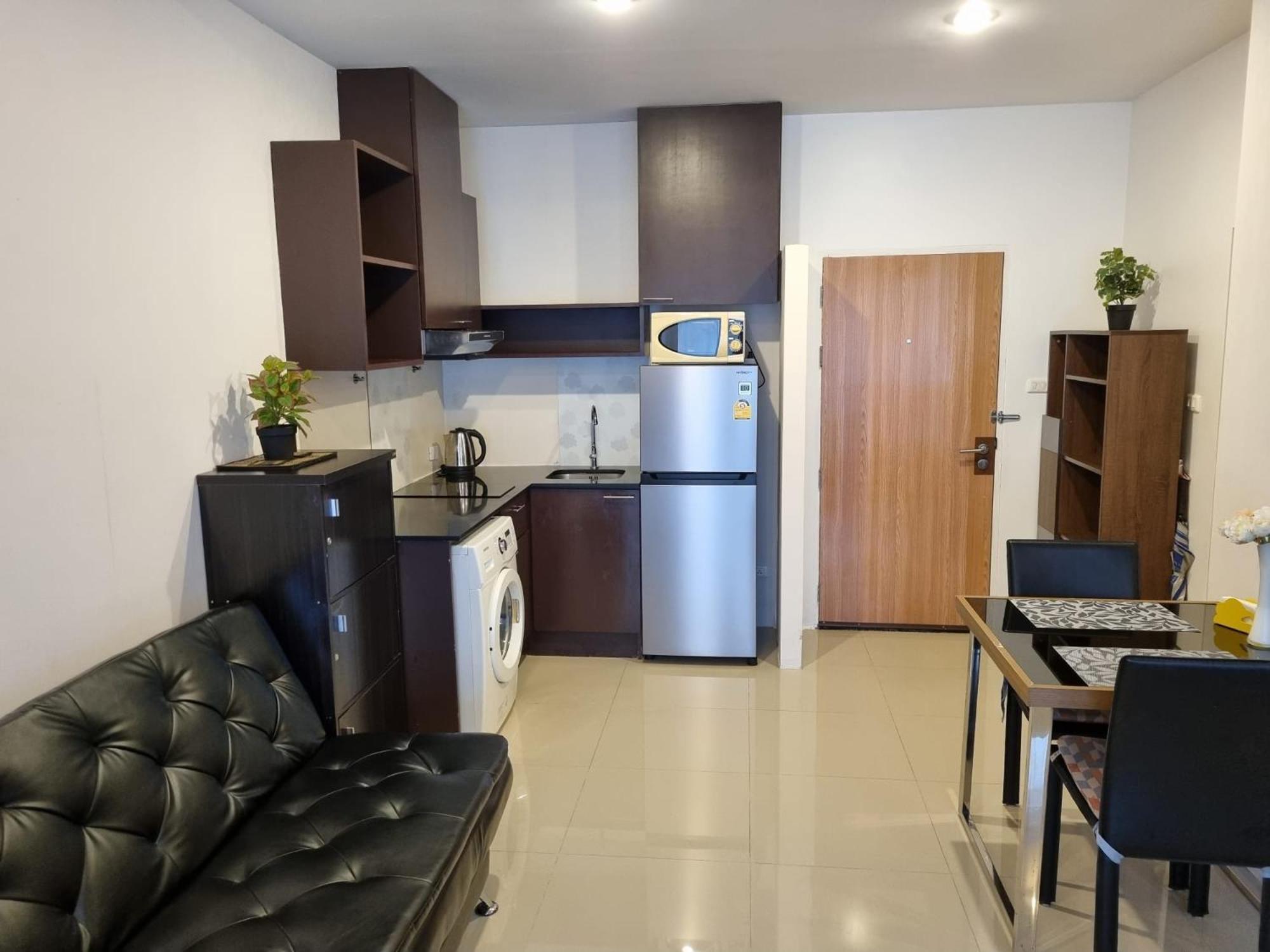 Chic Seashore Apartment