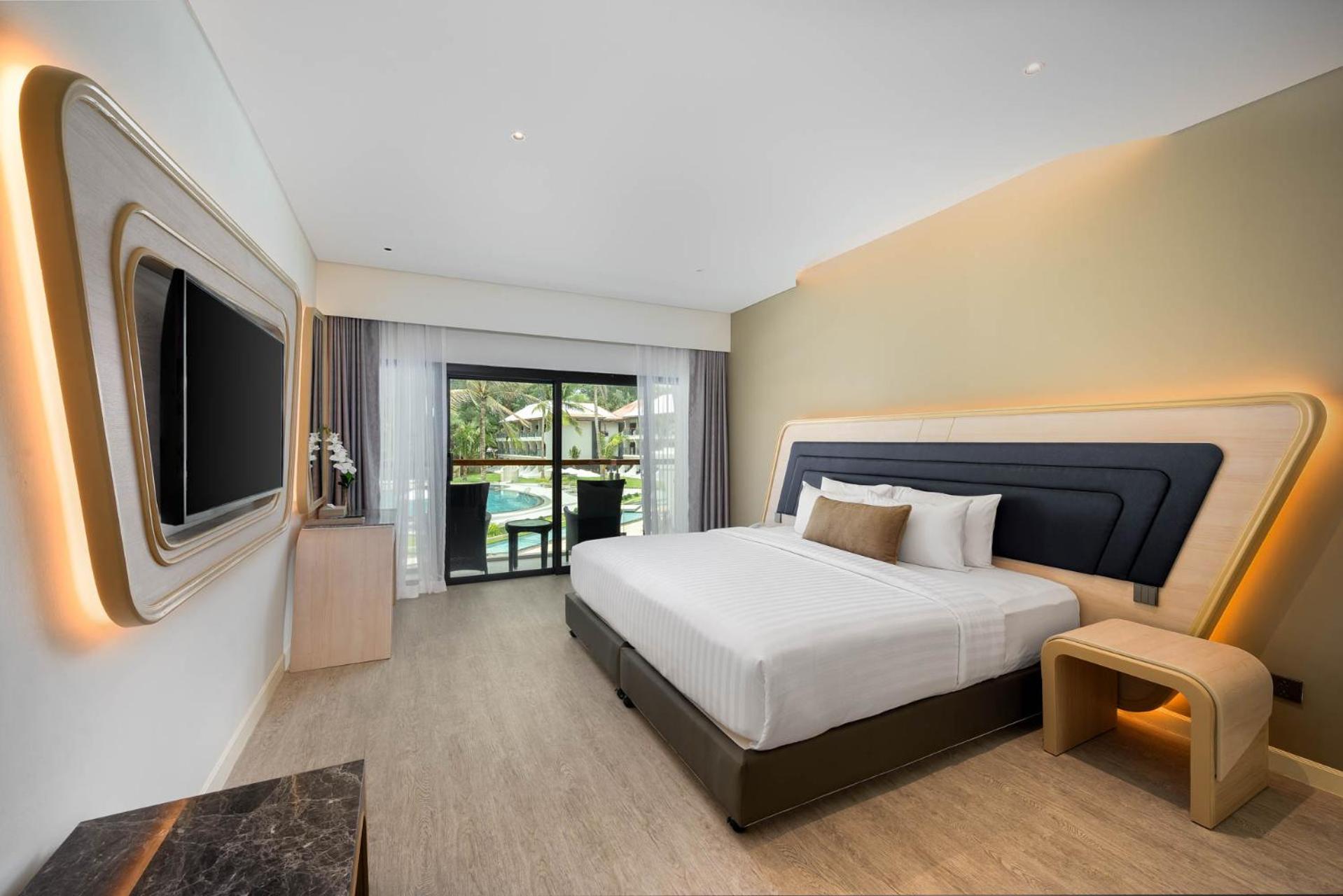 Amora Phuket 5*