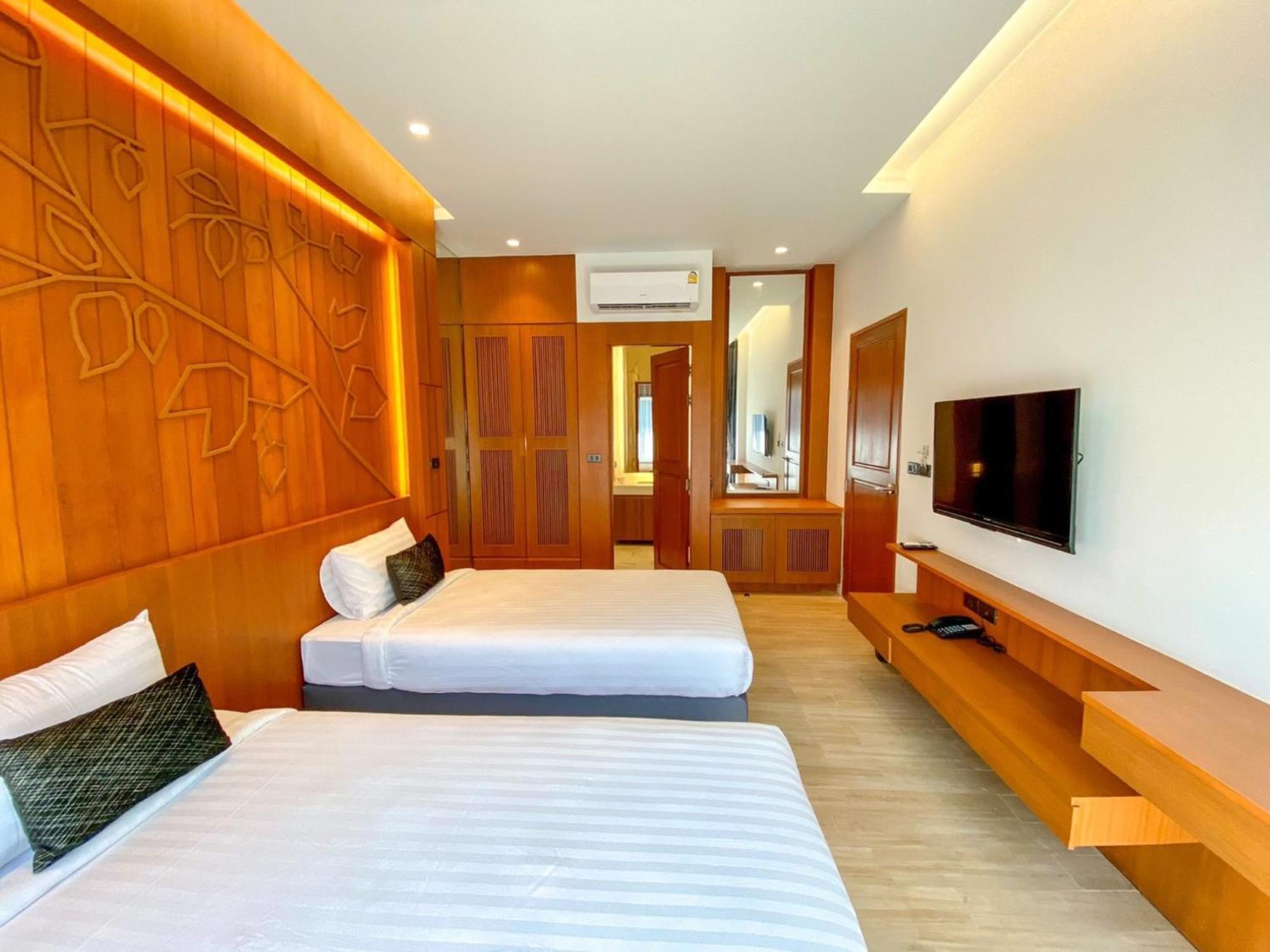 Hotel Tajh Pool Chalong