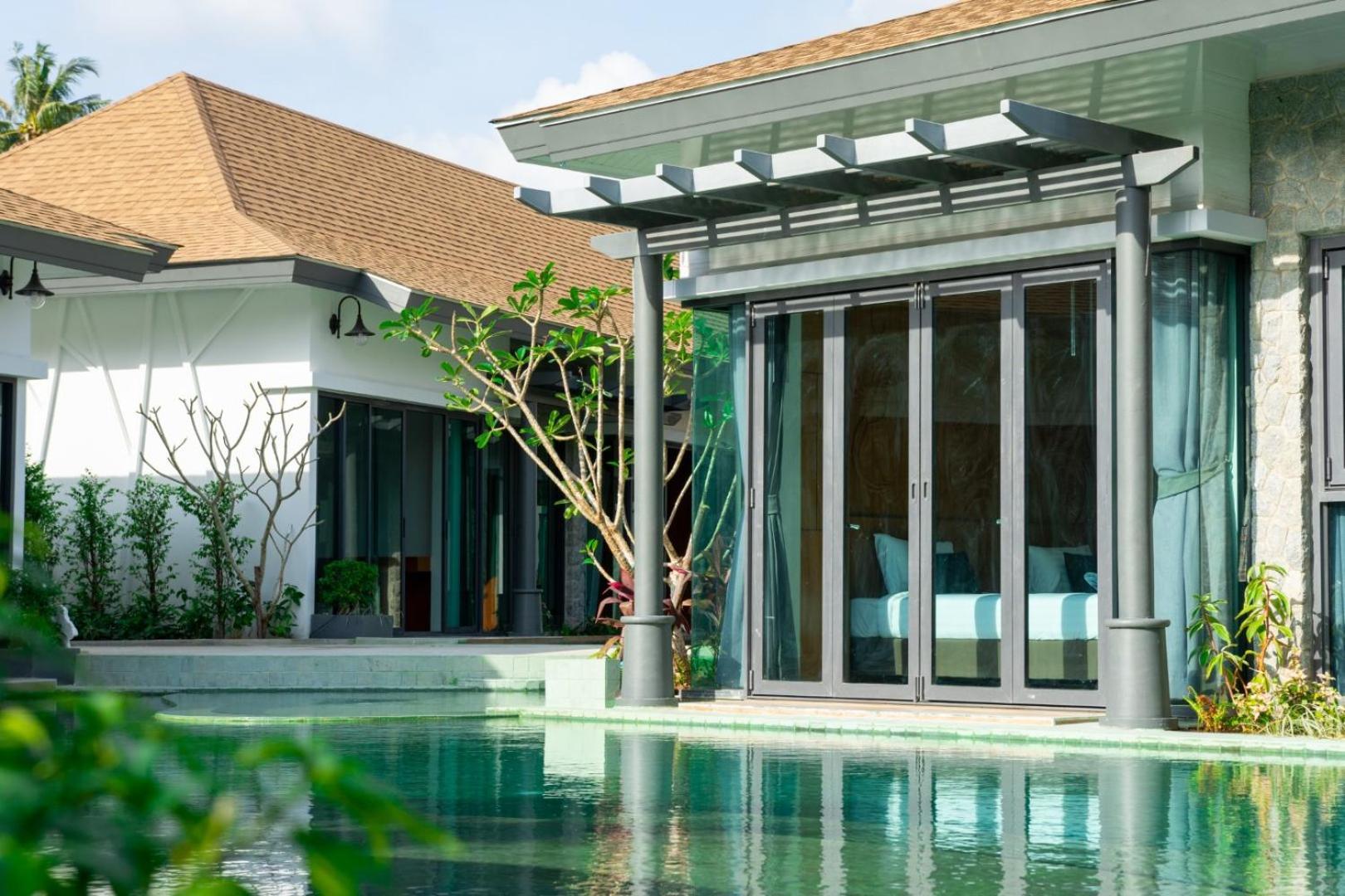 Hotel Tajh Pool Chalong