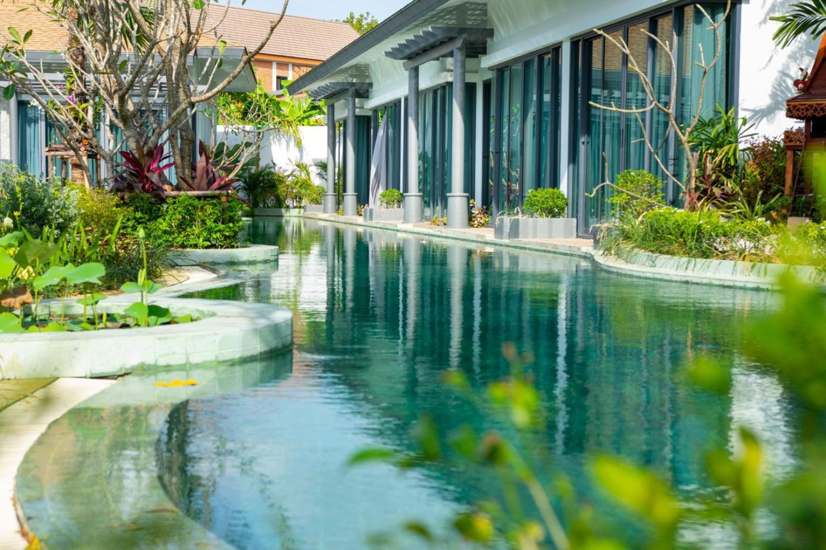 Tajh Pool