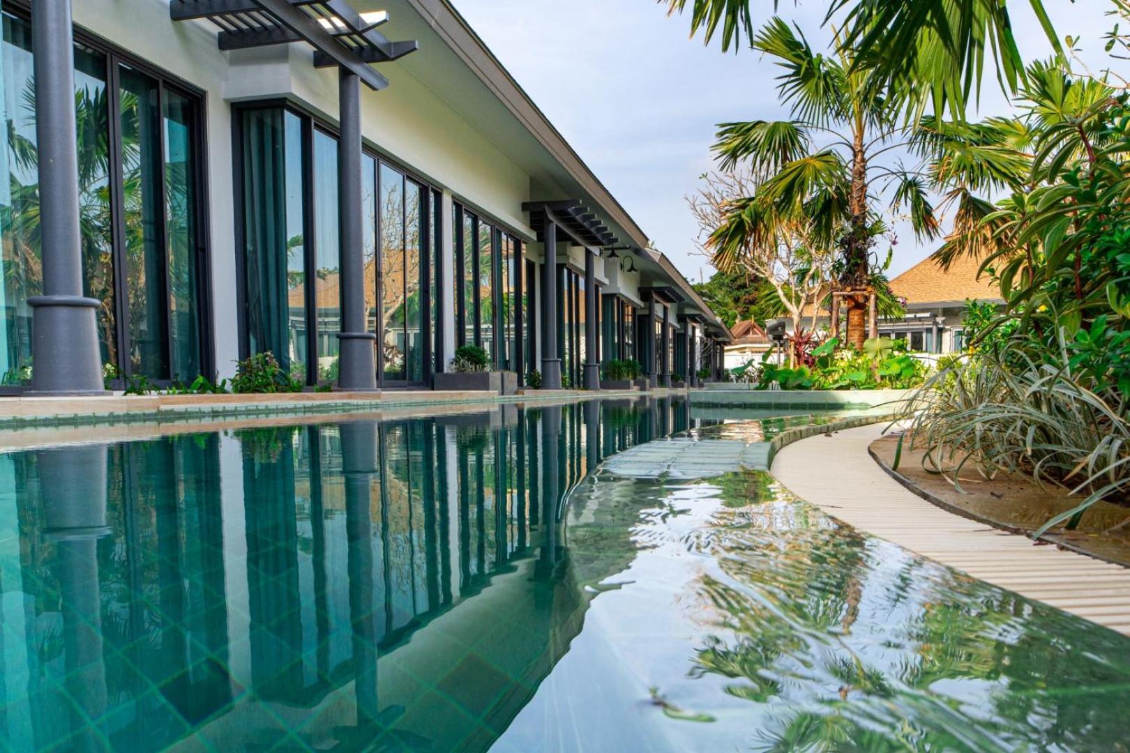 Hotel Tajh Pool Chalong