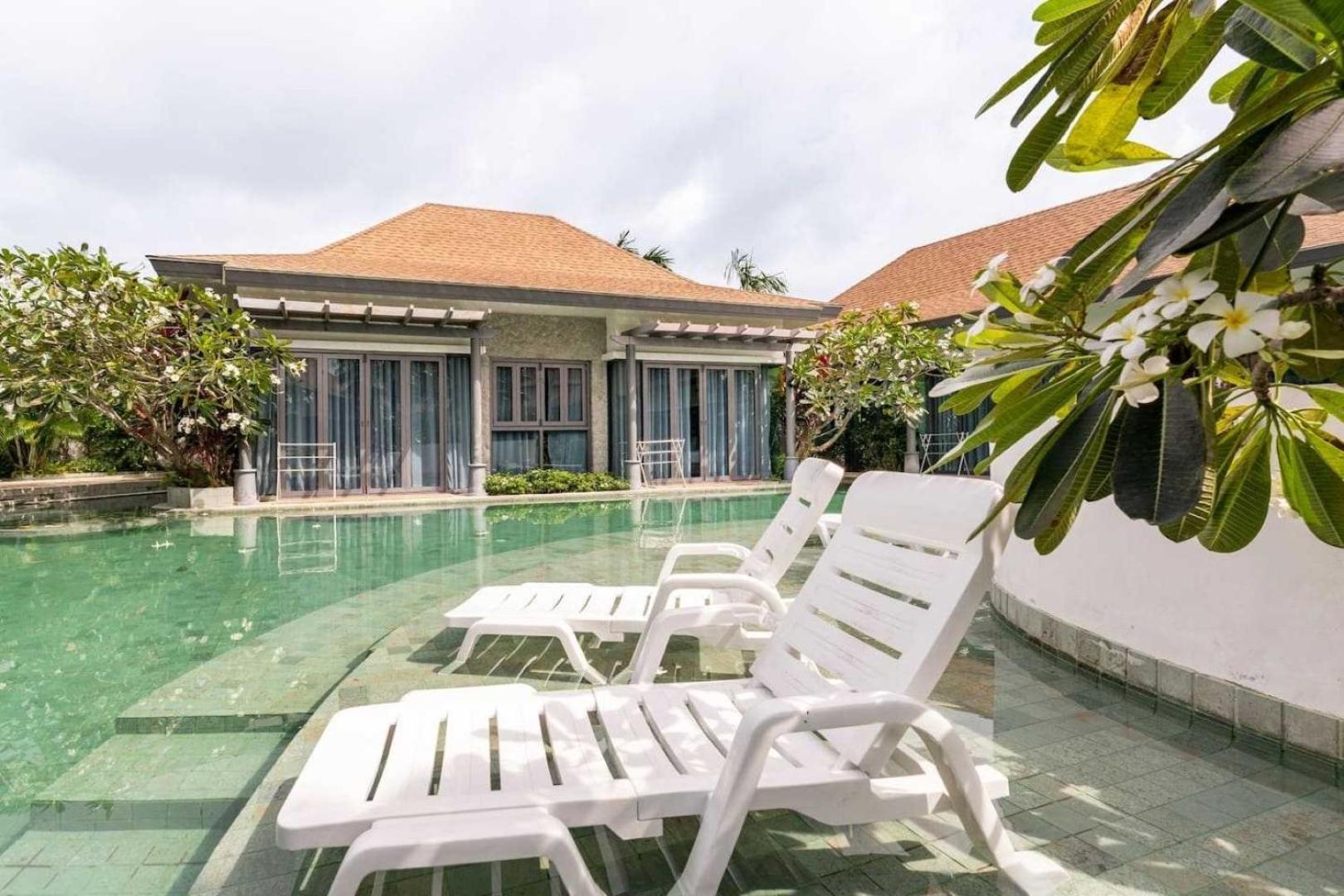 Tajh Pool Hotel Chalong